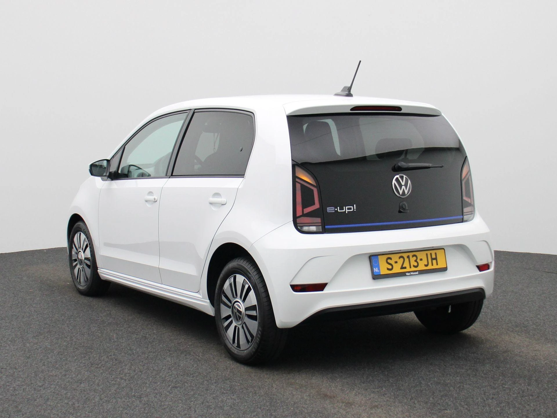 Volkswagen-e-up!-image-1