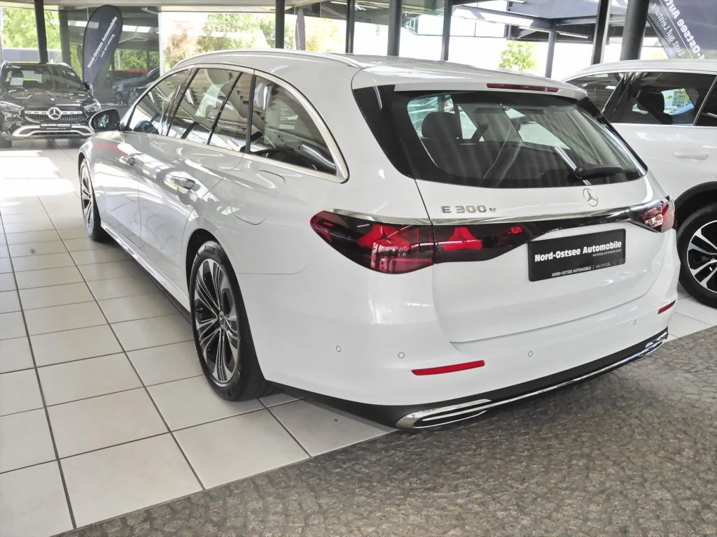 Mercedes-Benz-E-Klasse 300-image-5