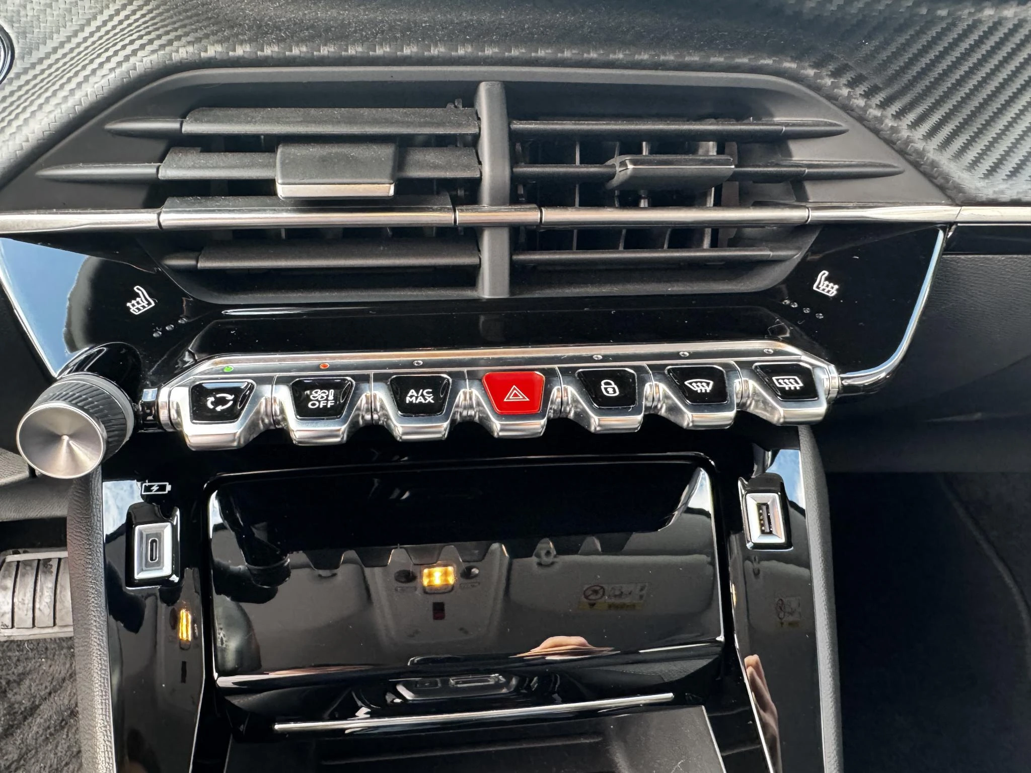 Peugeot-e-208-image-13