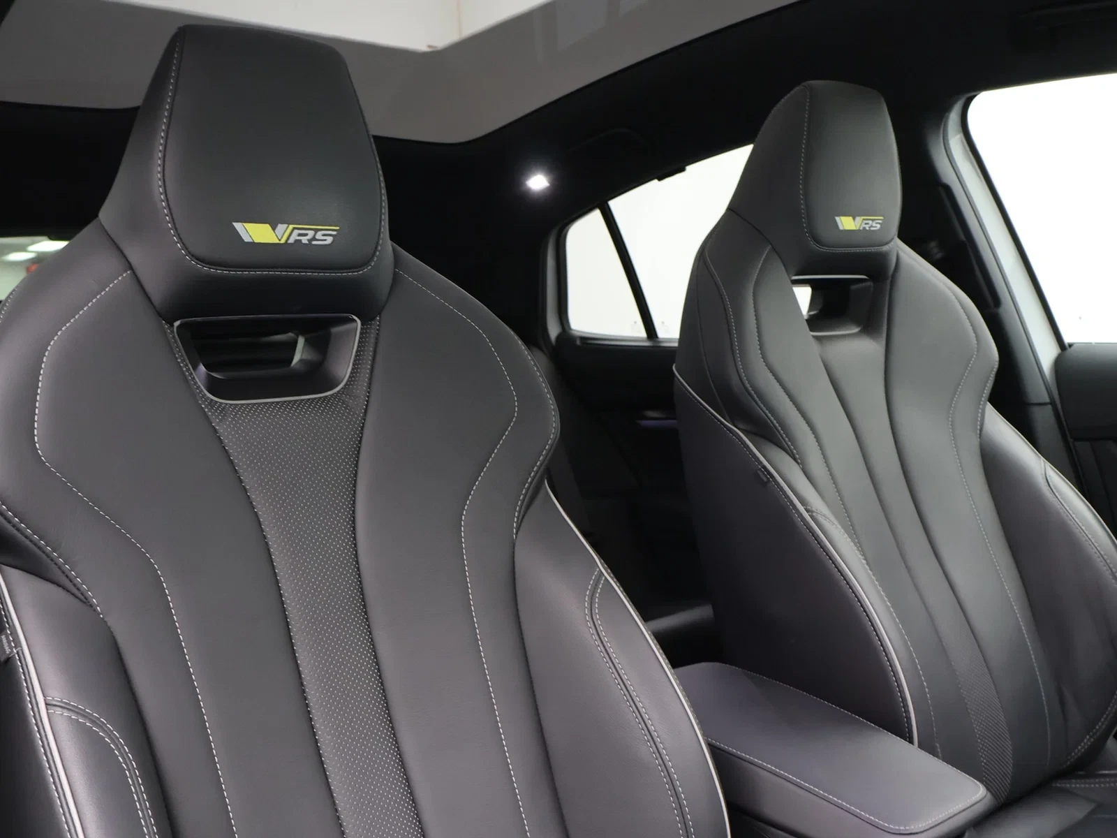 Škoda Enyaq Coupe RS Enyaq Coupe iV vRS 82kWh 299PK 4x4 *AUTOMAAT*SPORTZETELS*LEDER*PANODAK*CAMERA*PDC*CRUISE*KEYLESS*...