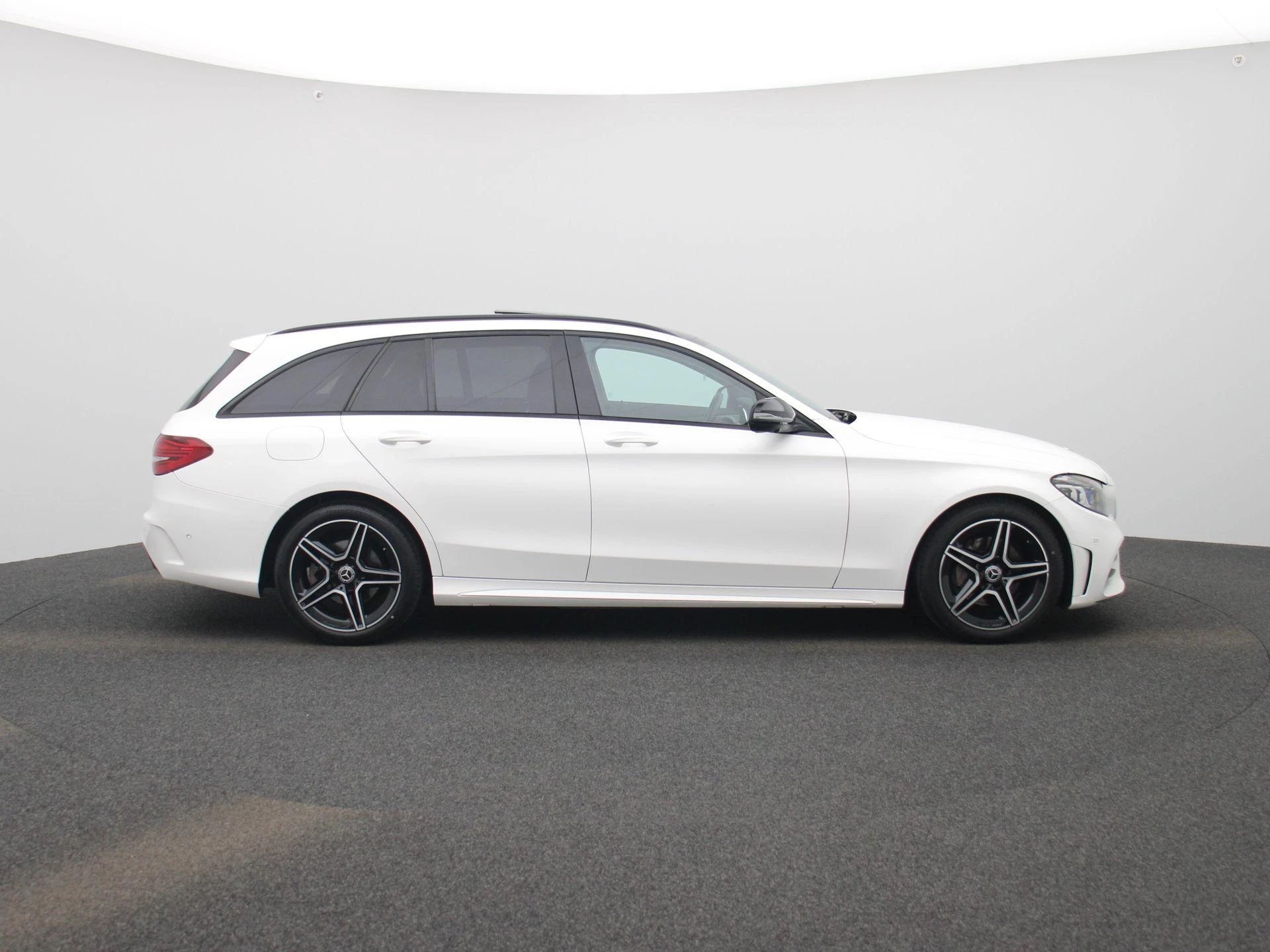 Mercedes-Benz-C-Klasse-image-5