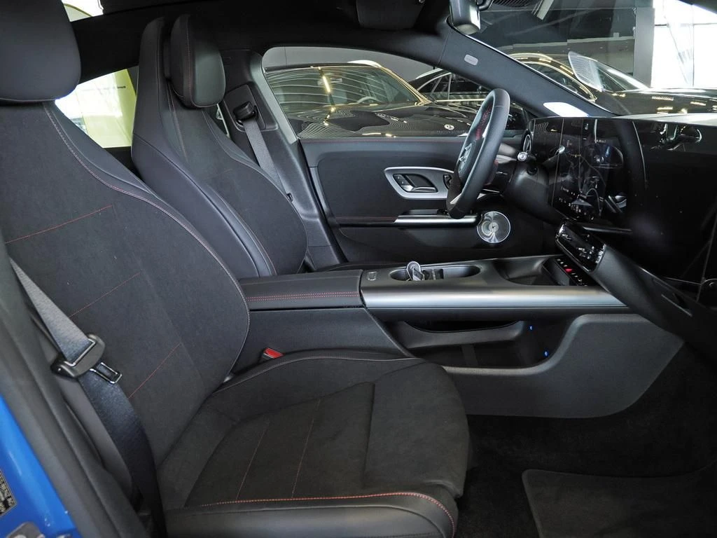 Mercedes-Benz-CLA 200-image-13