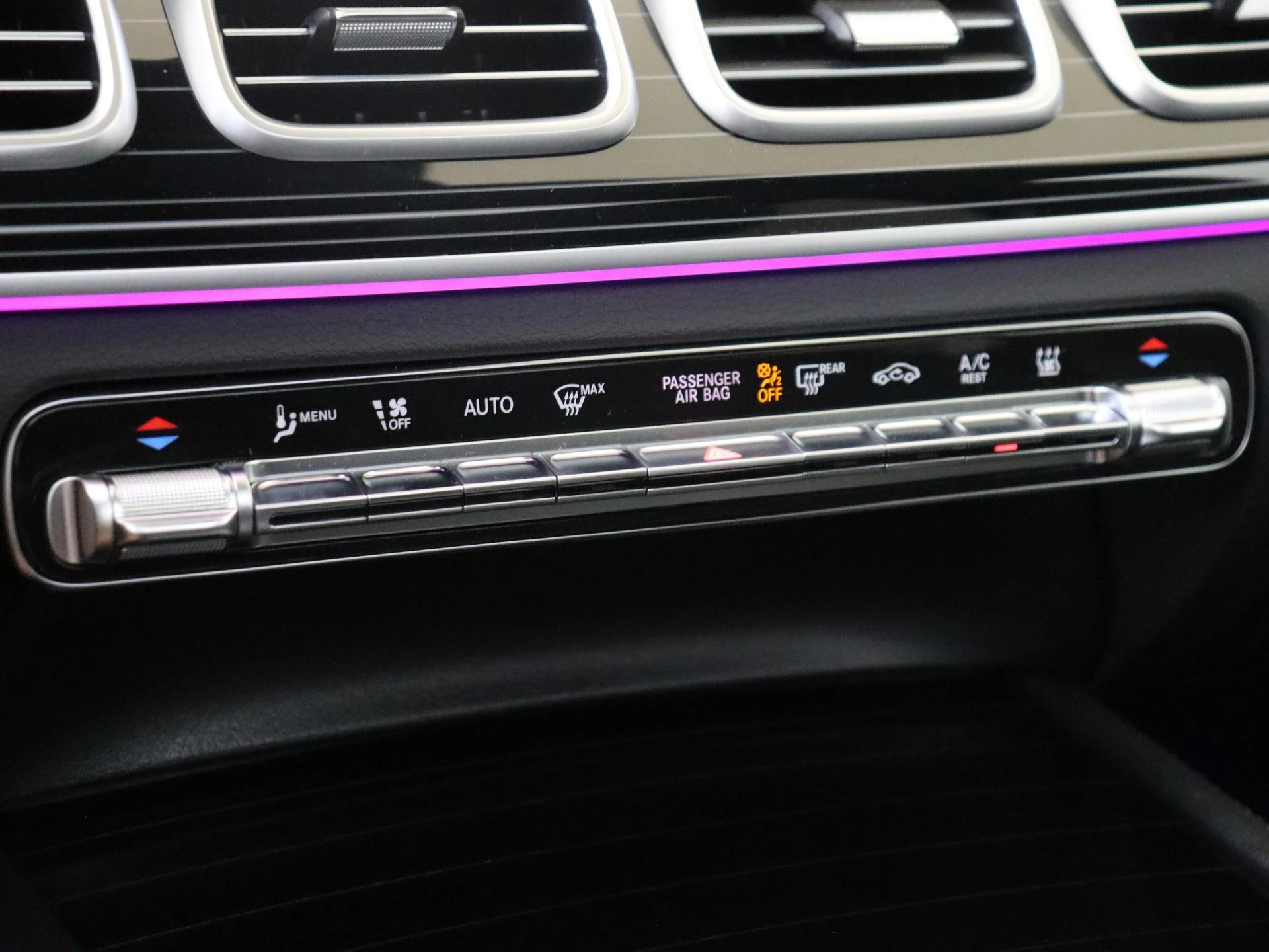 Mercedes-Benz-GLE-image-19