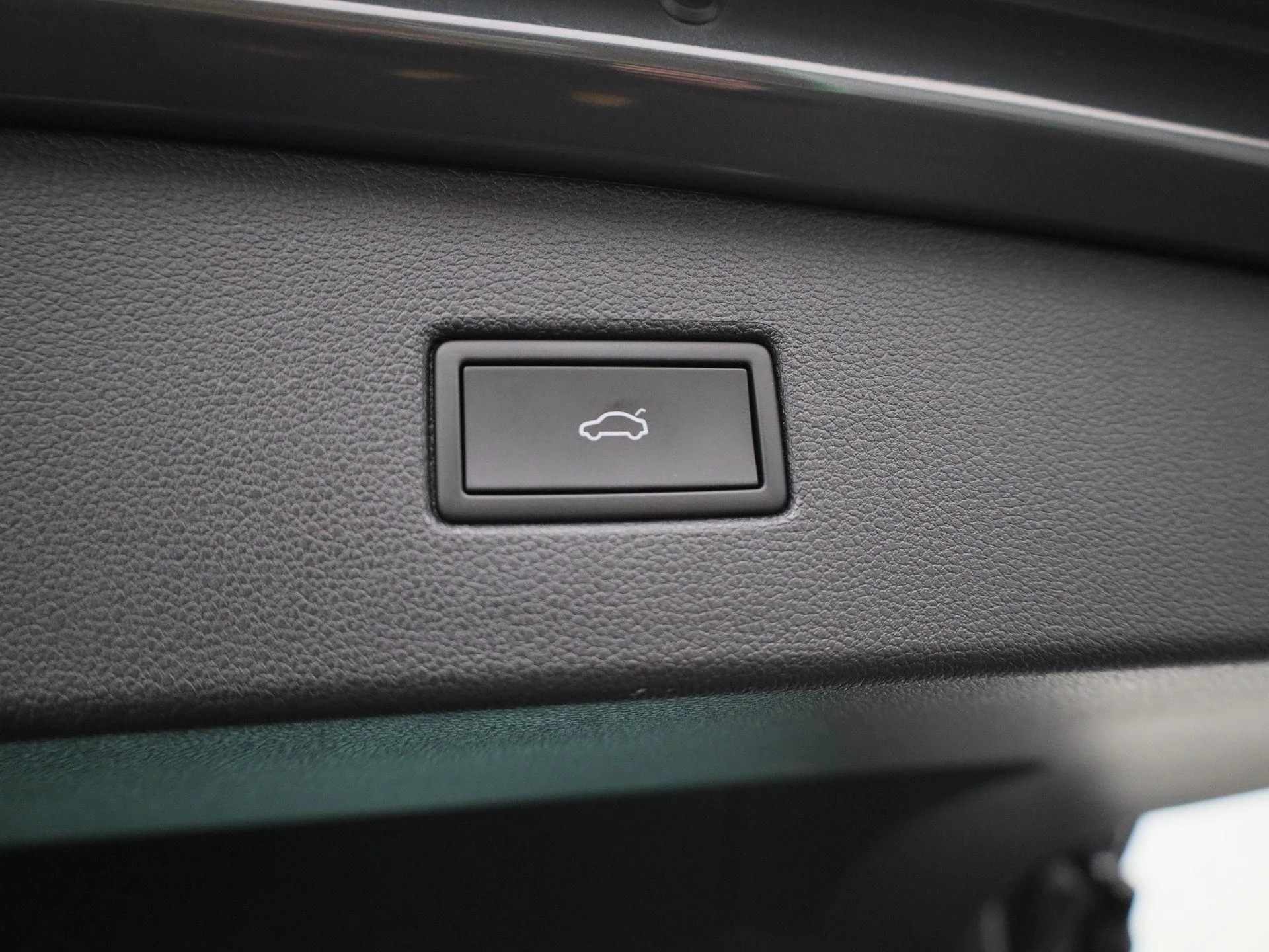 Volkswagen-Tiguan-image-13
