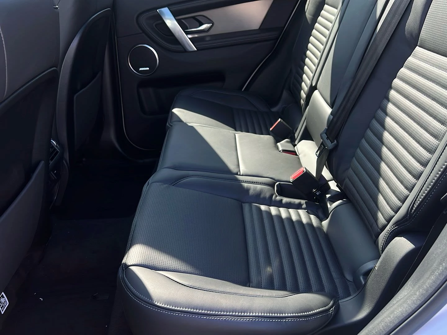 Land Rover-Discovery Sport-image-6