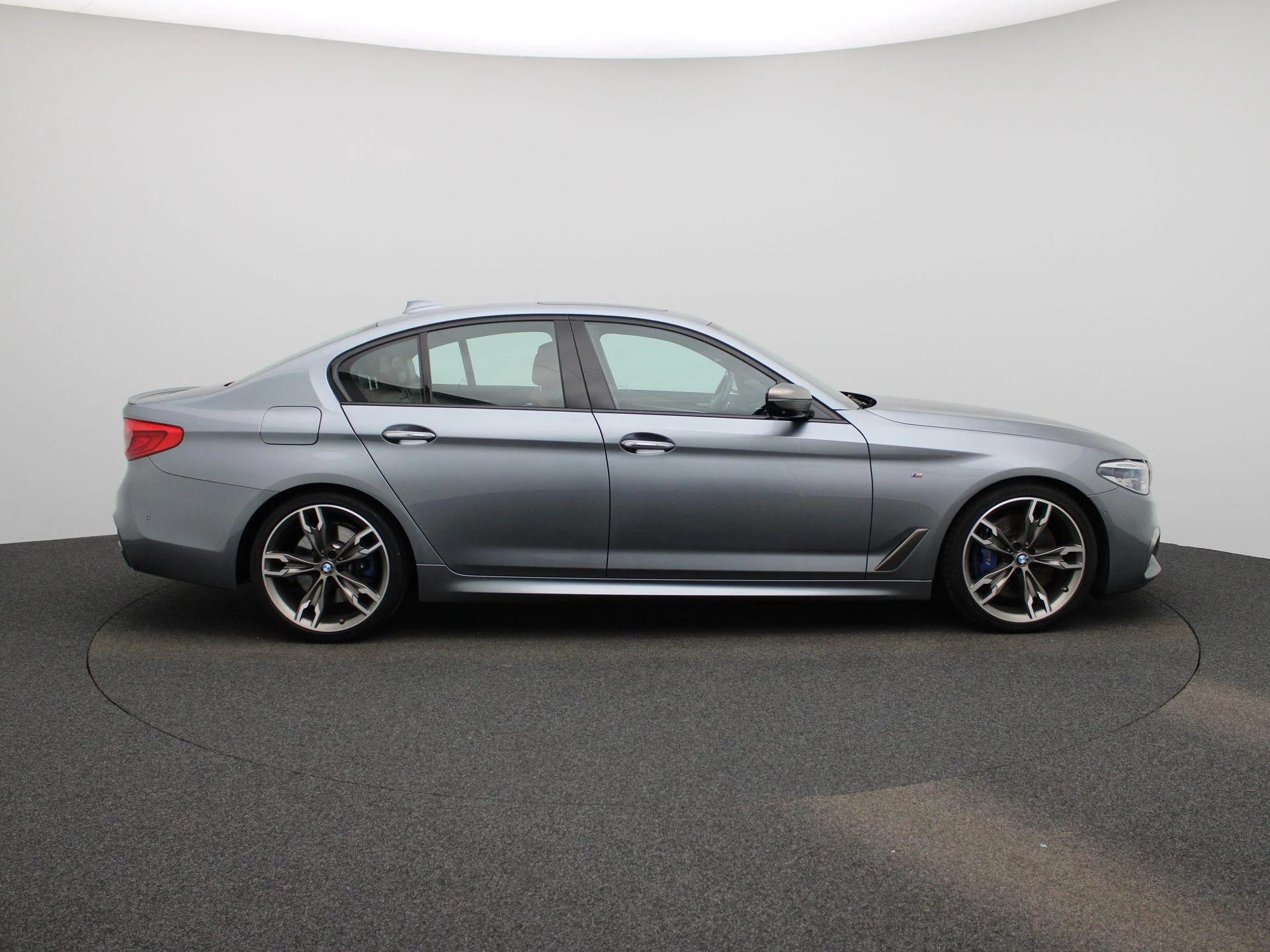 BMW 5 Serie M550i xDrive High Executive