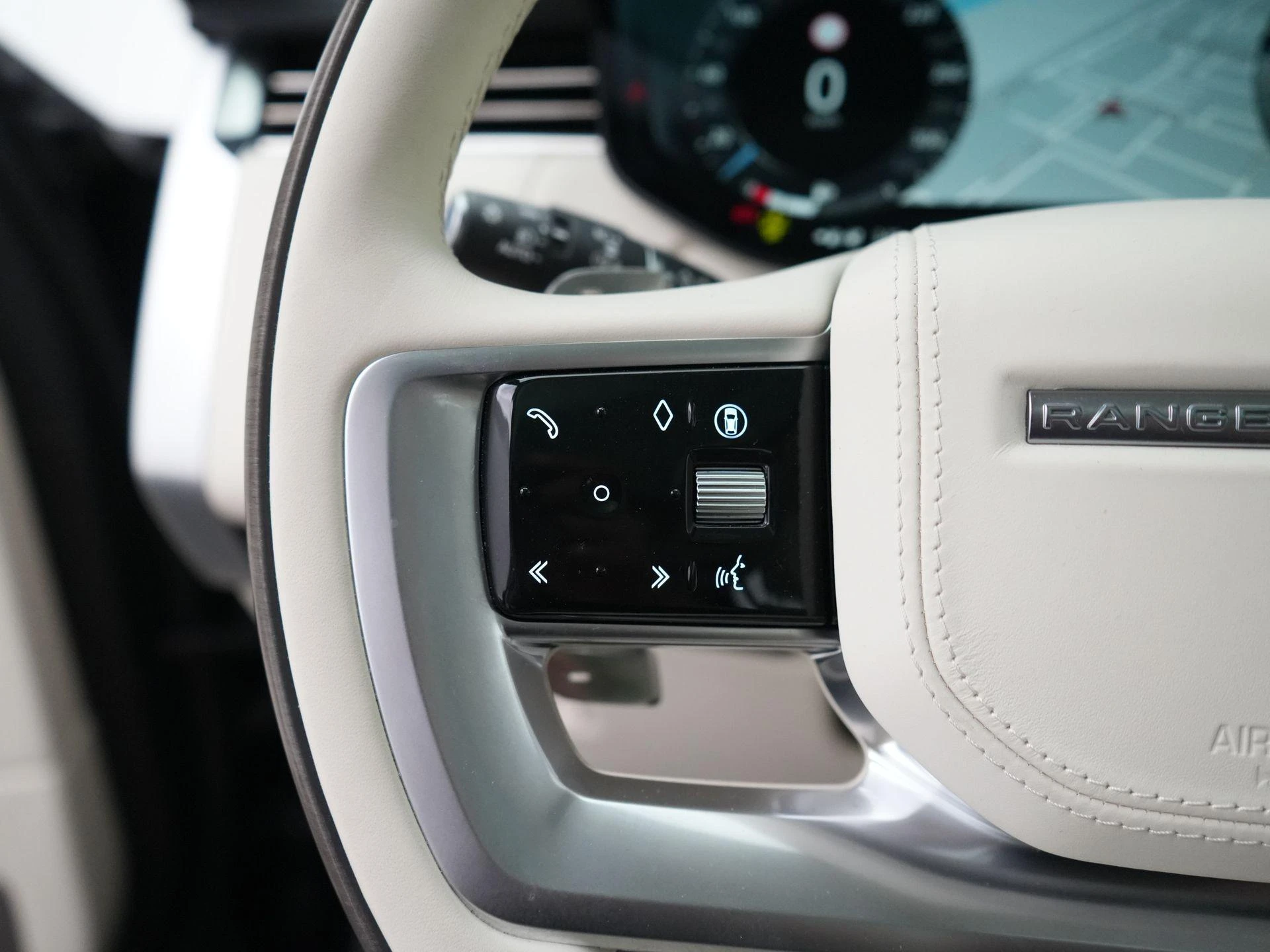 Land Rover-Range Rover-image-14