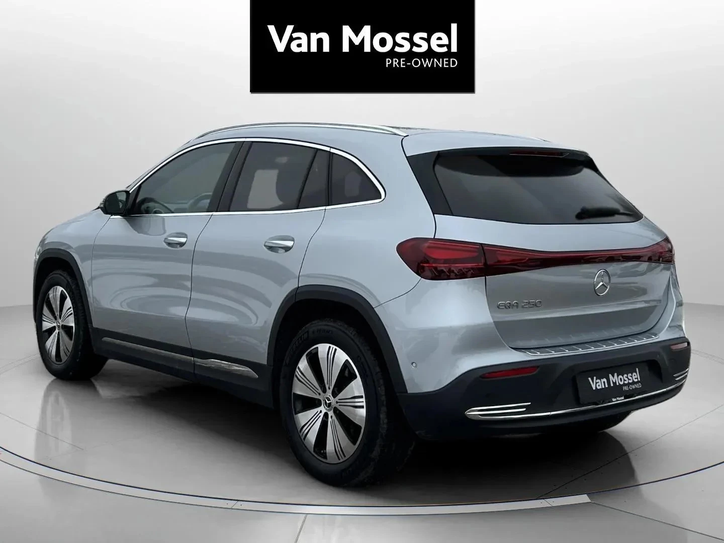 Mercedes-Benz-EQA-image-5