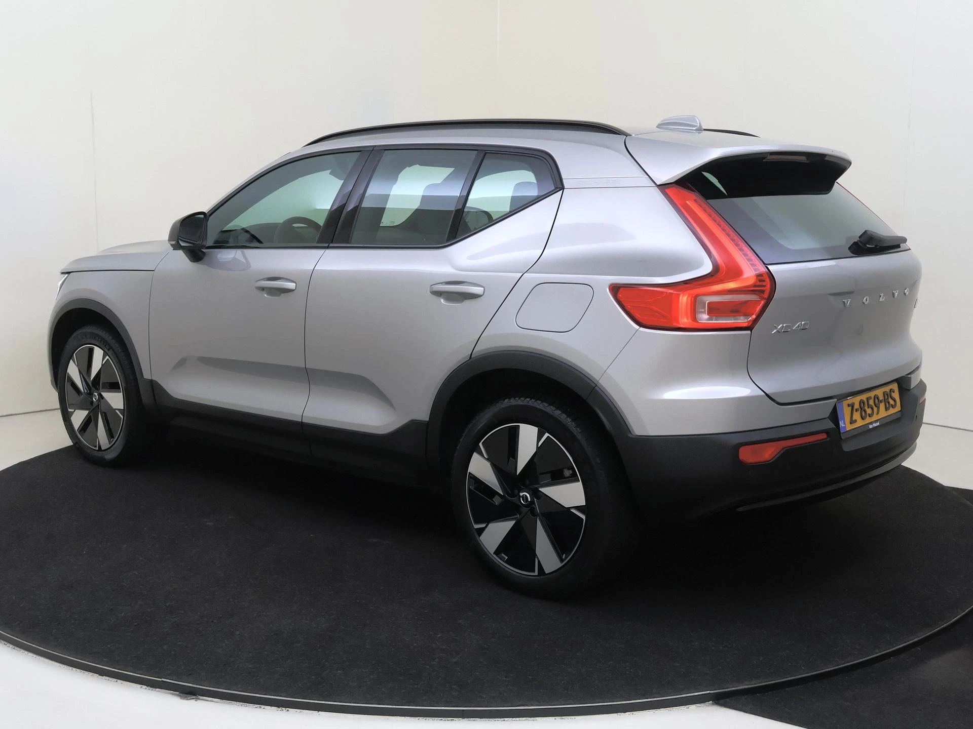 Volvo-XC40-image-2