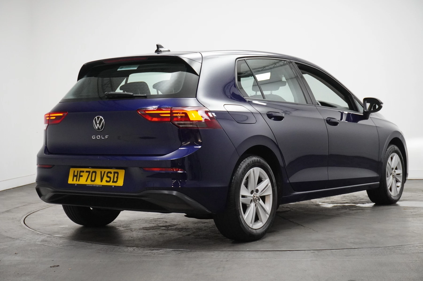 Volkswagen-Golf-image-19
