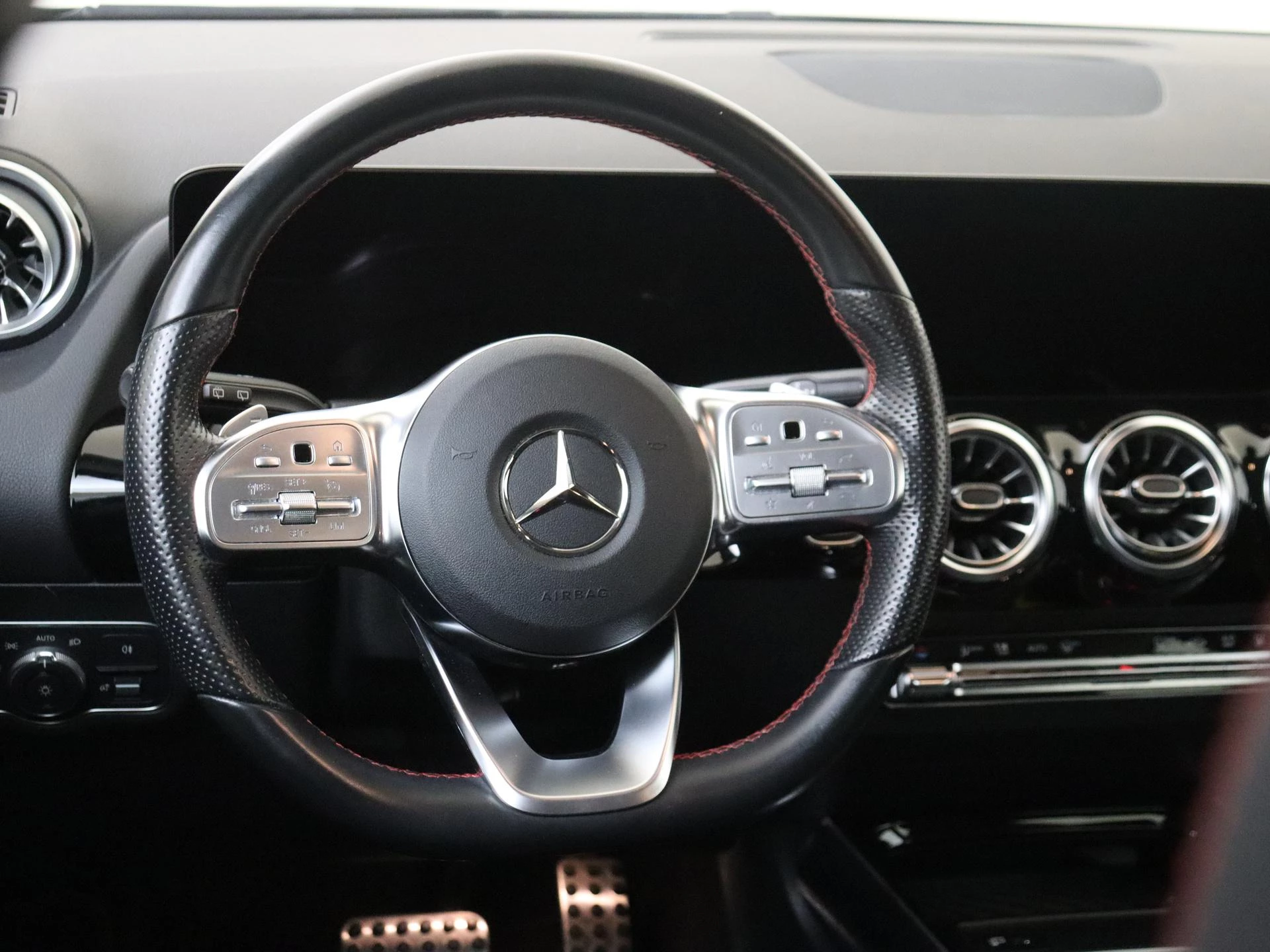 Mercedes-Benz-GLA-image-9