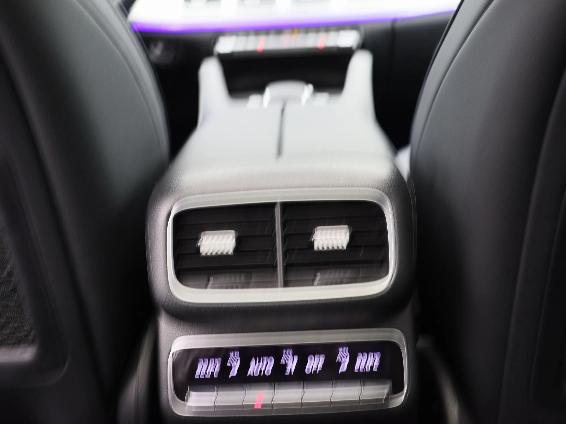 Mercedes-Benz GLE 300 d 4MATIC AMG LINE + AIRMATIC + TREKHAAK 3.5 TON + BURMESTER + PANO +