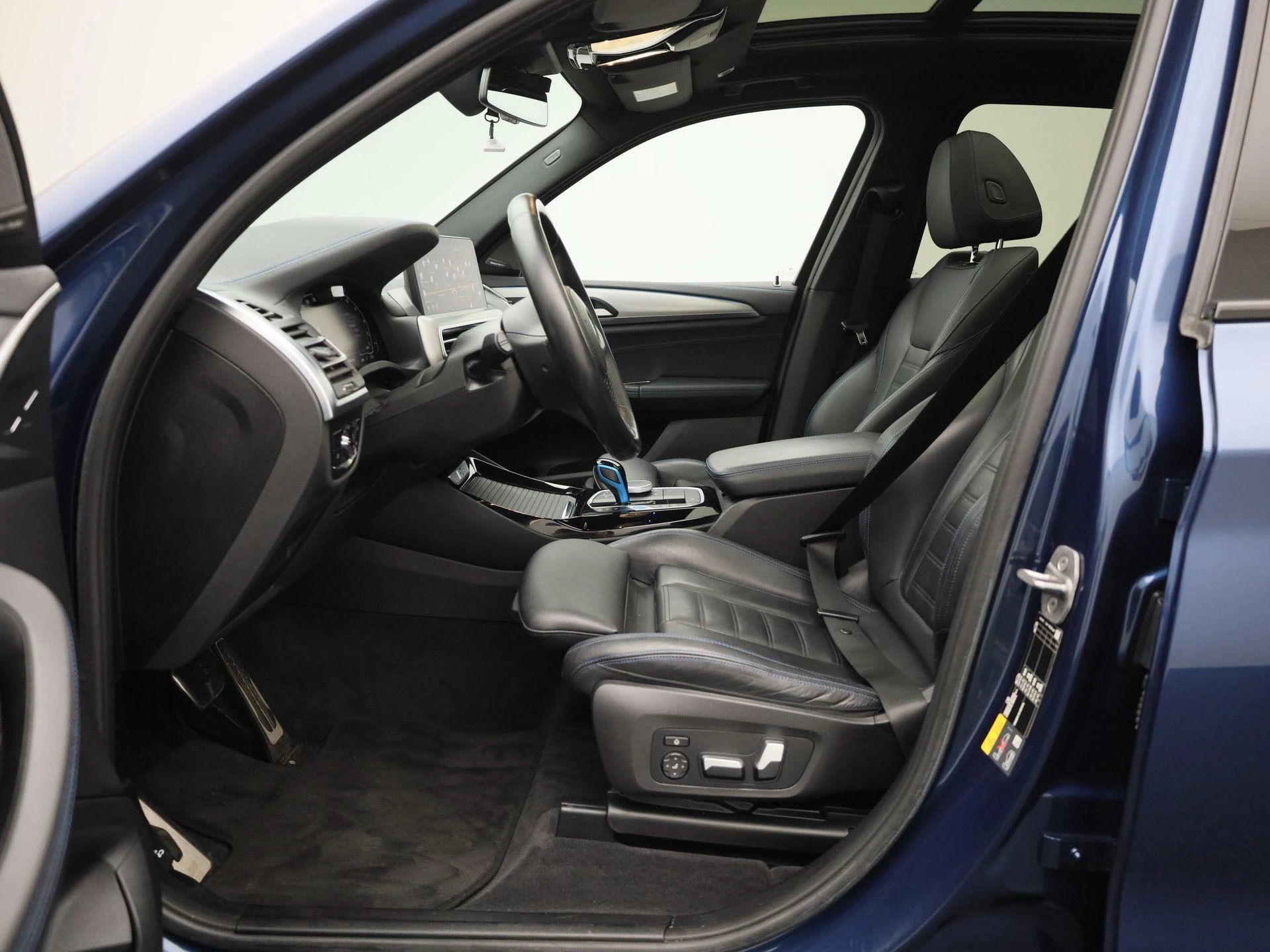 BMW-iX3-image-10