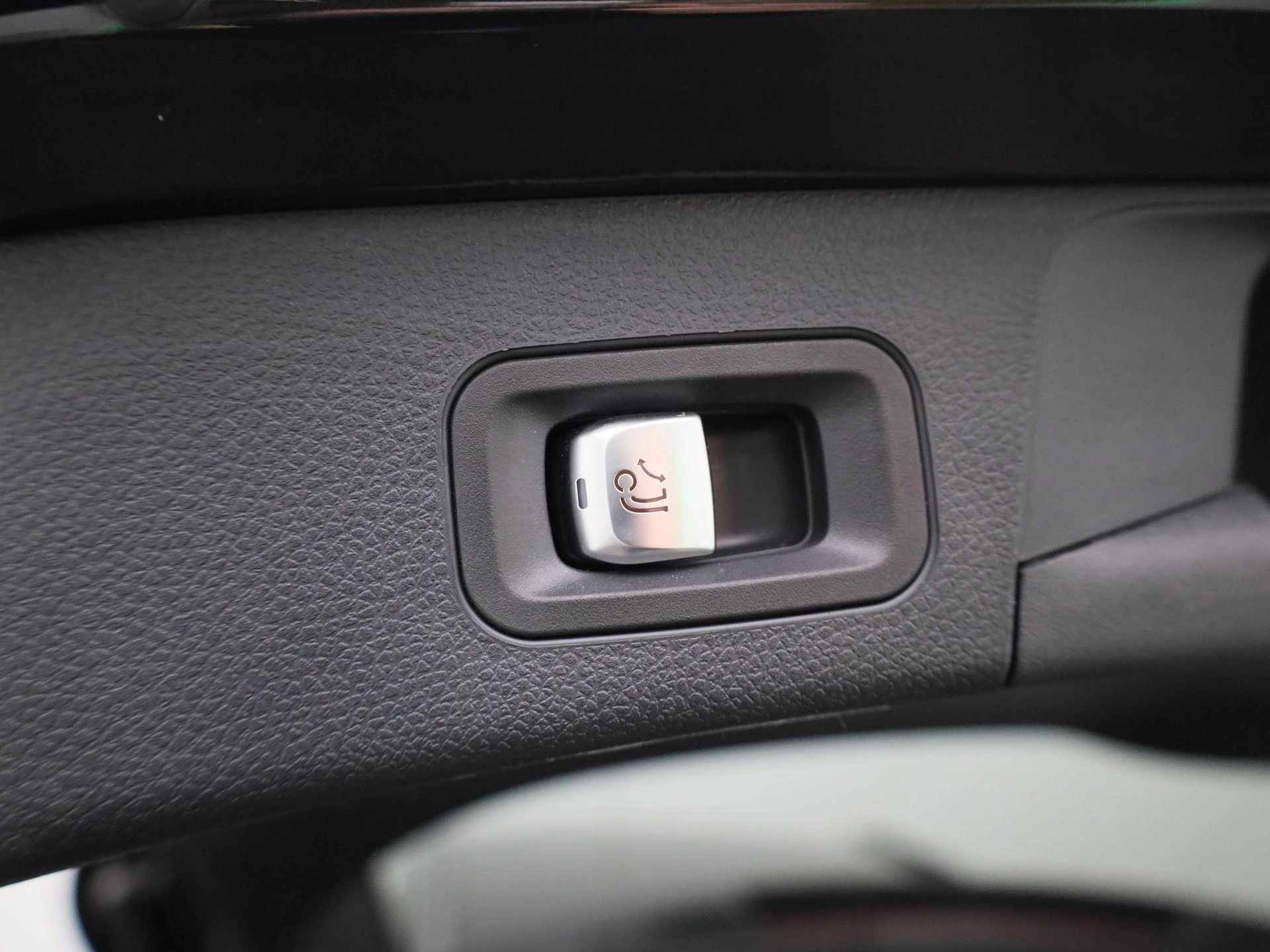 Mercedes-Benz-C-Klasse-image-12