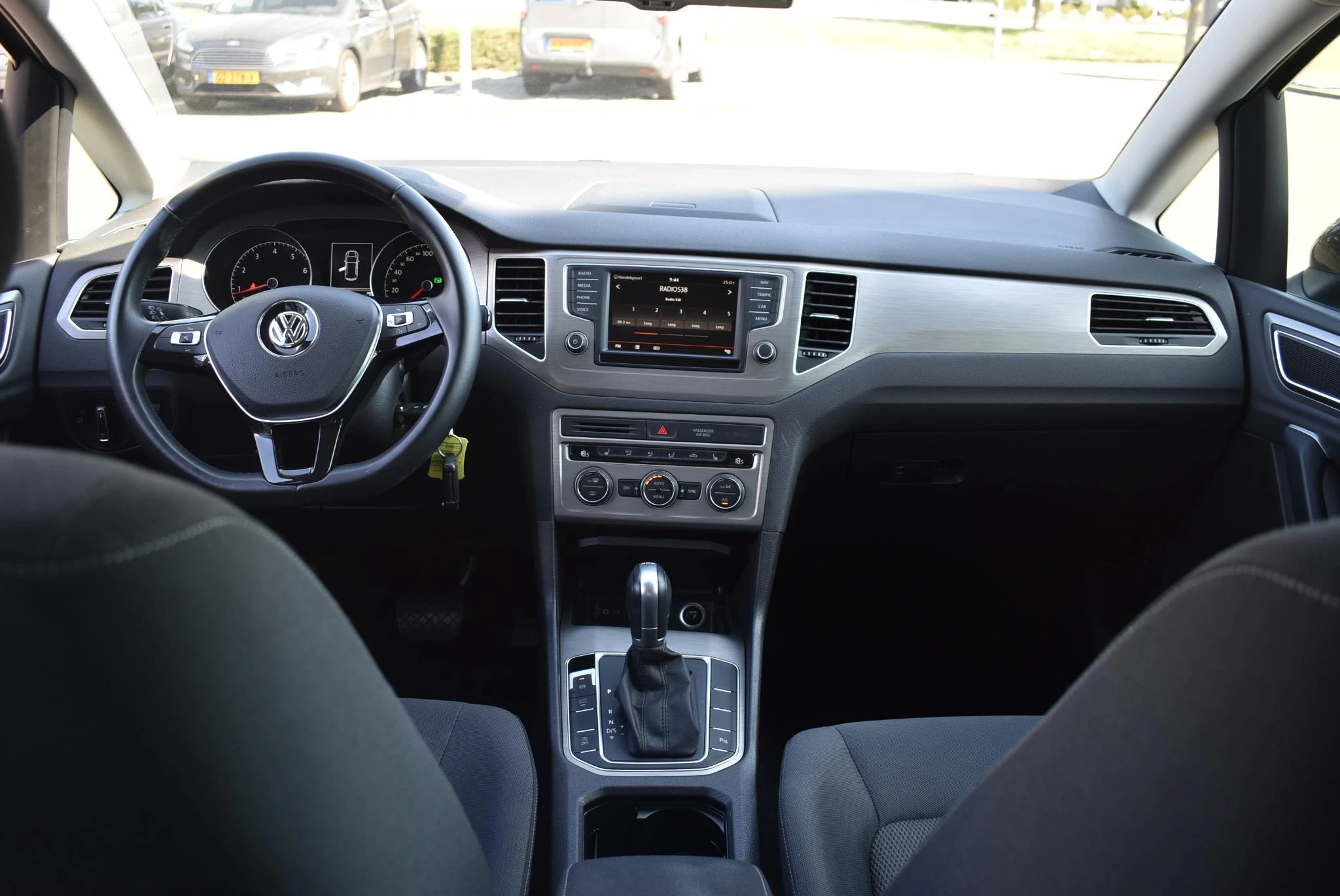 Volkswagen-Golf Sportsvan-image-47