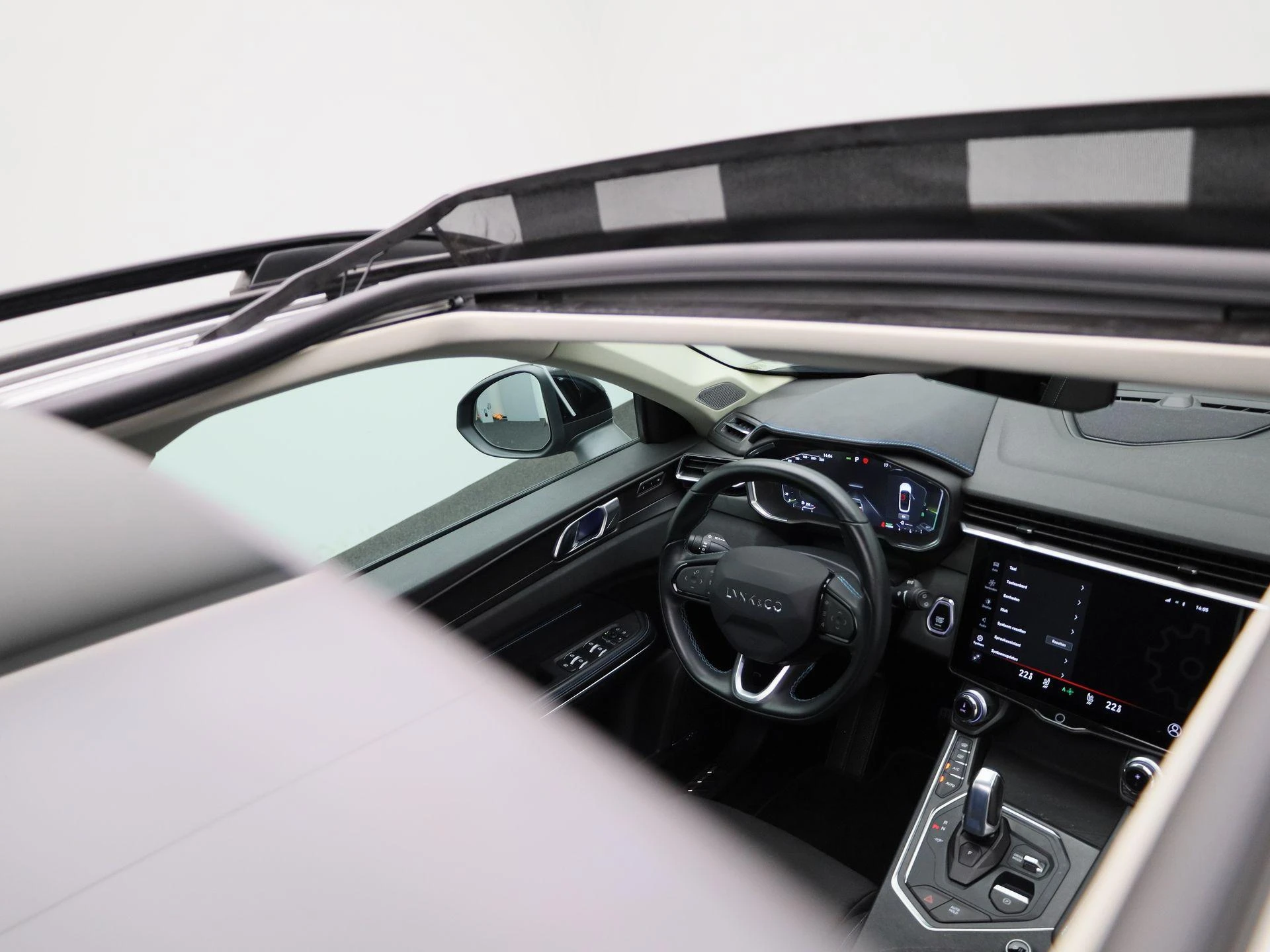 Lynk & Co-01-image-40