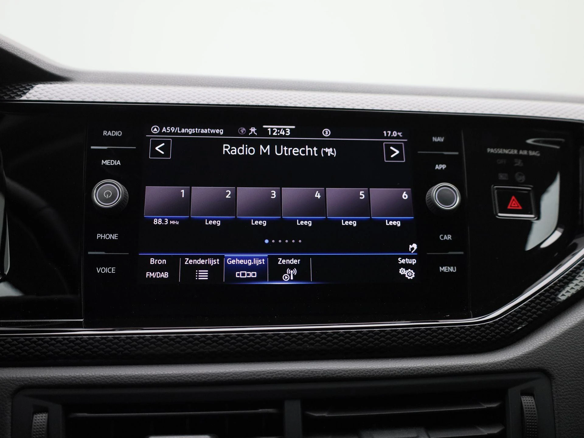 Volkswagen-Polo-image-18