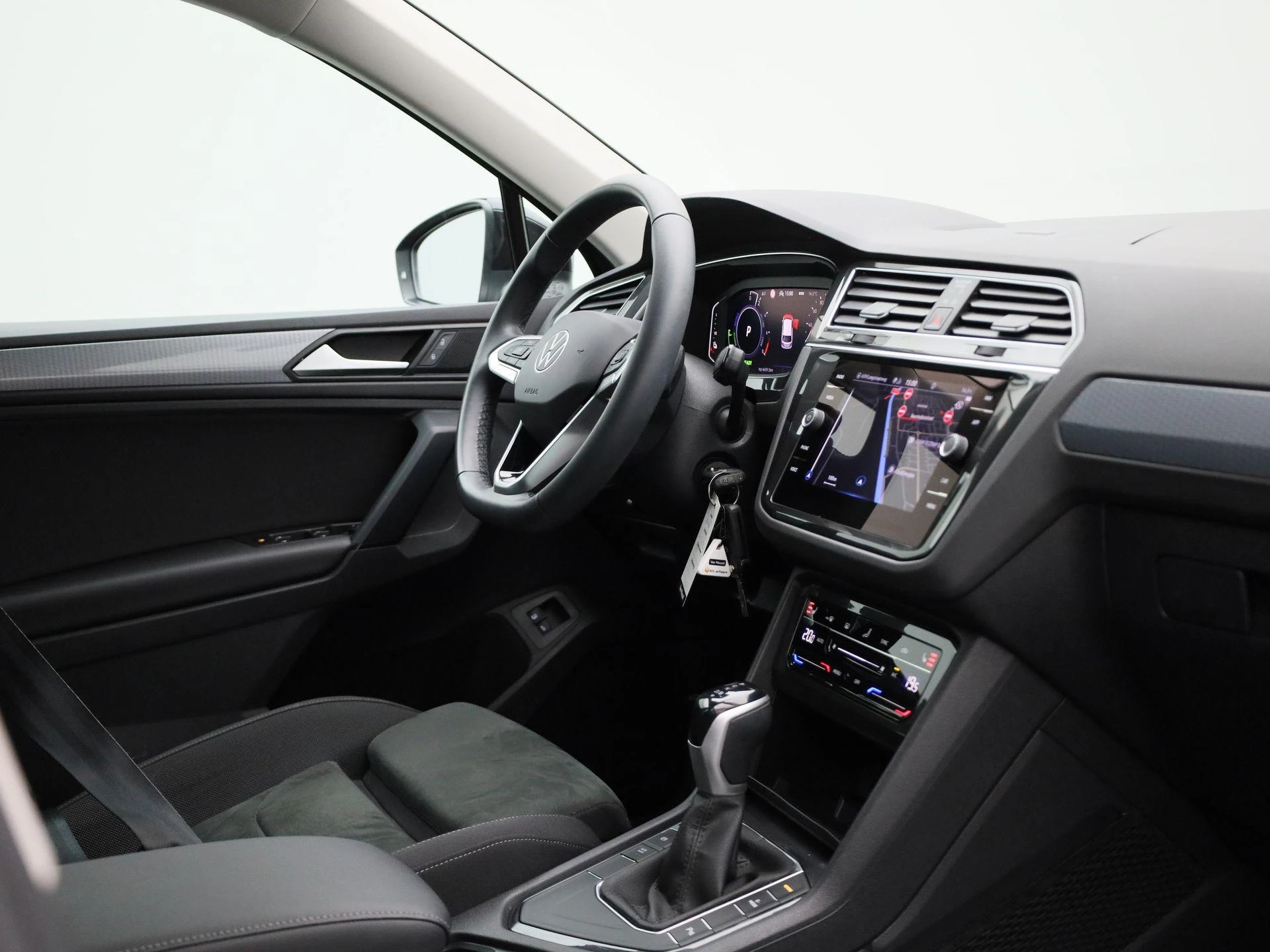 Volkswagen-Tiguan-image-31