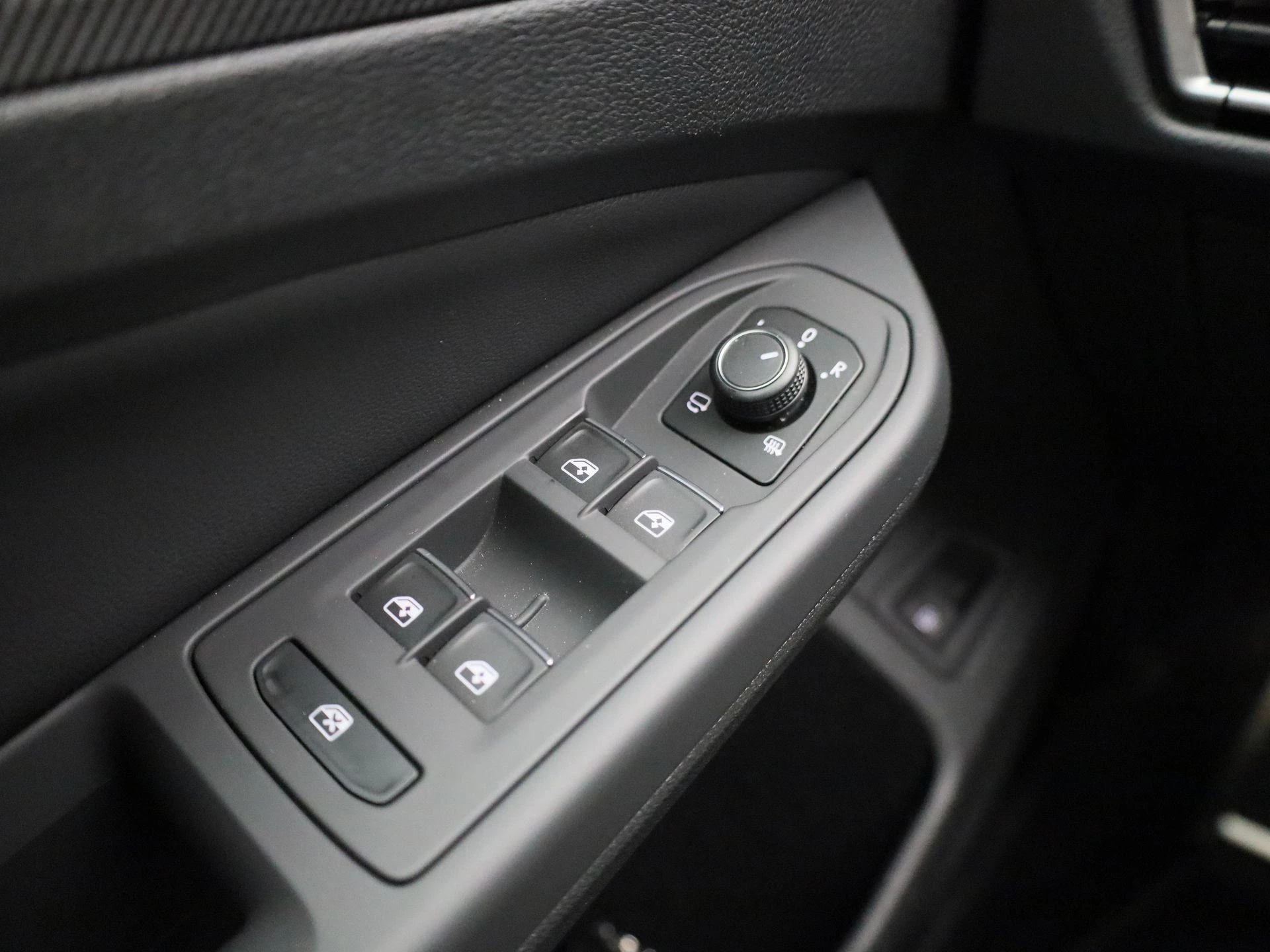 Volkswagen-Golf-image-23