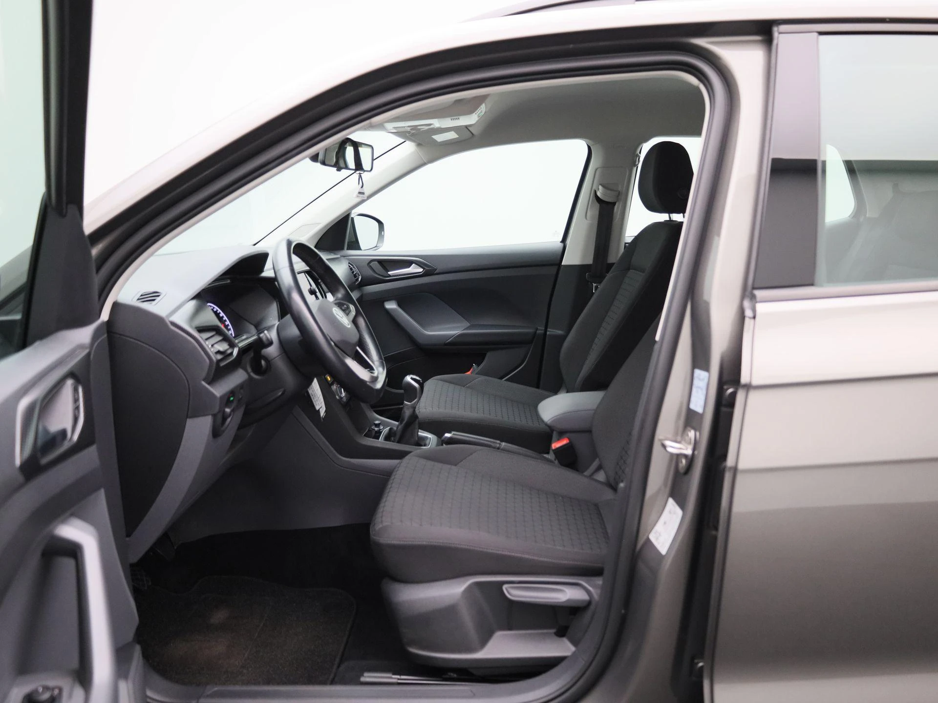 Volkswagen-T-Cross-image-8