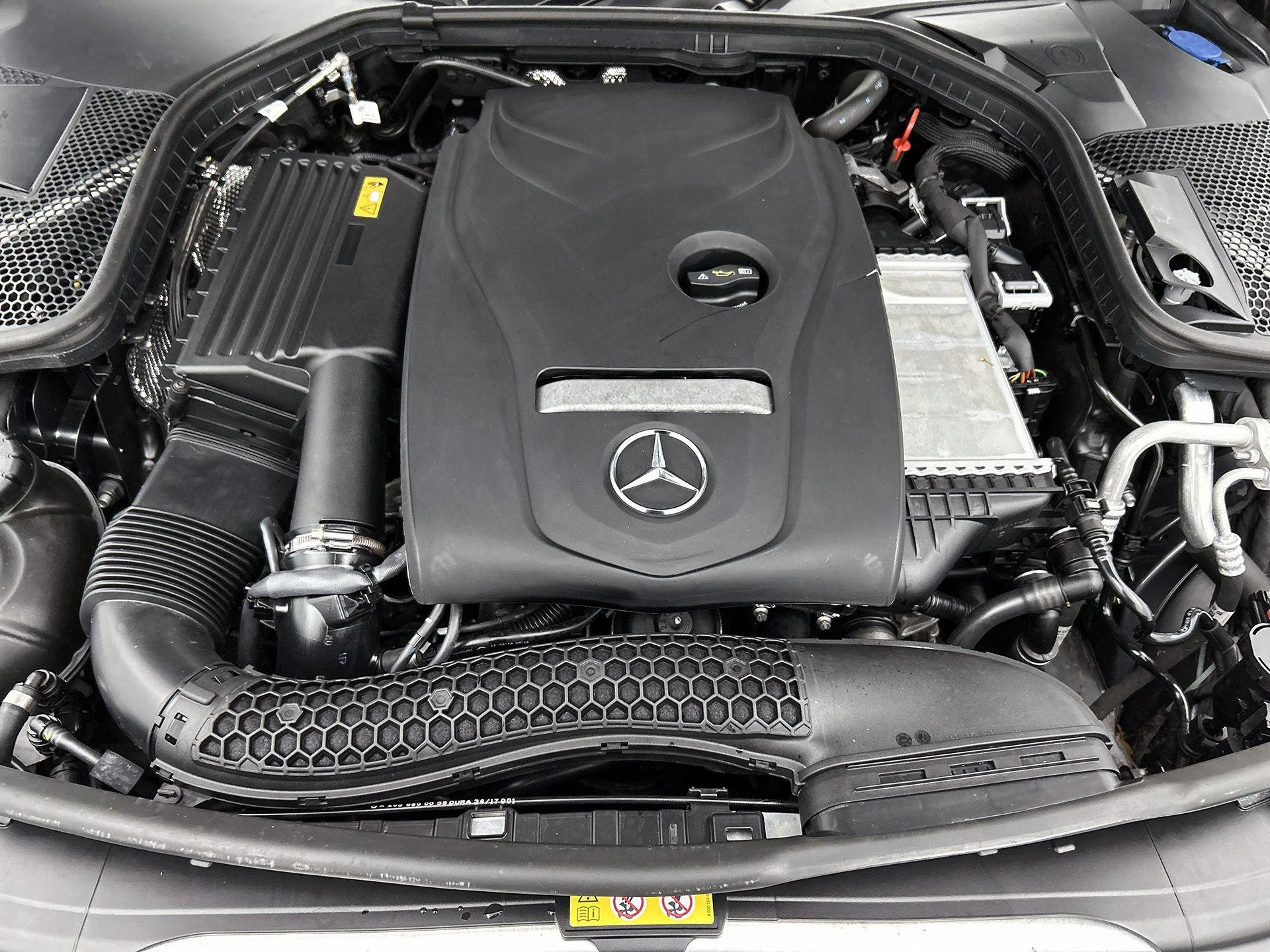 Mercedes-Benz-C-Klasse-image-32