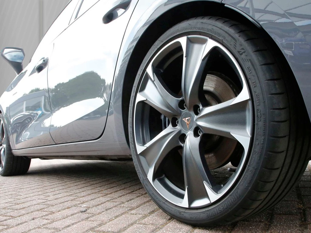 CUPRA Leon Sportstourer VZ 2.0 TSI 19" BEATS LEDER Navi+VC ACC LED RFK+PDC SHZ