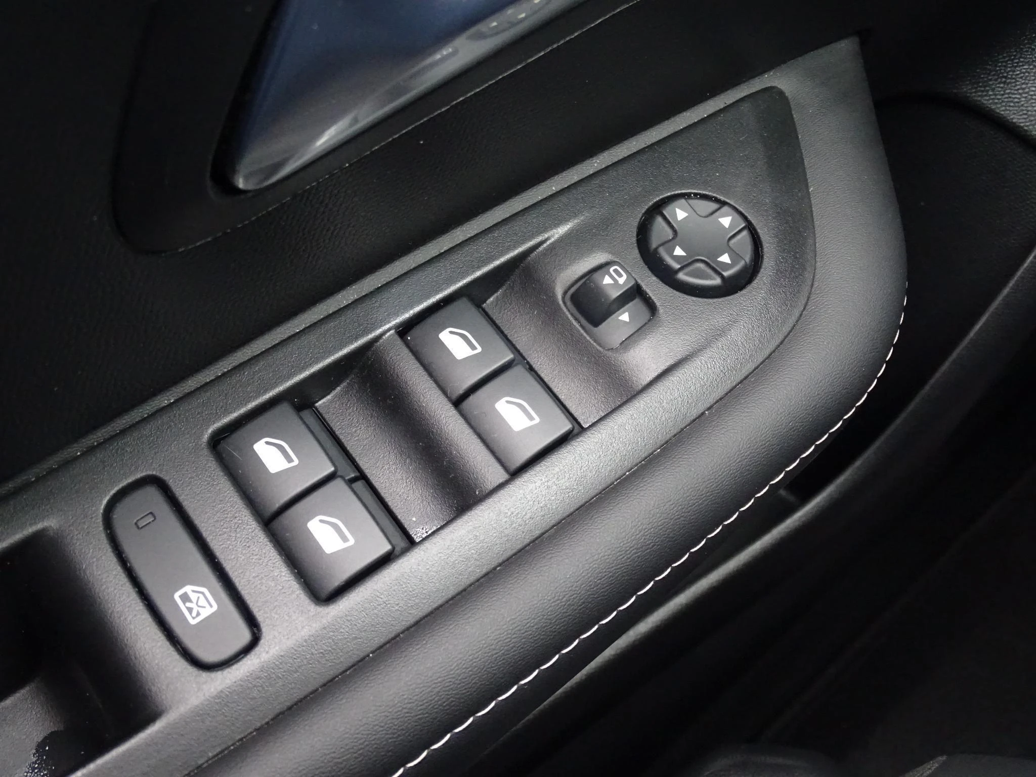 Peugeot-208-image-18