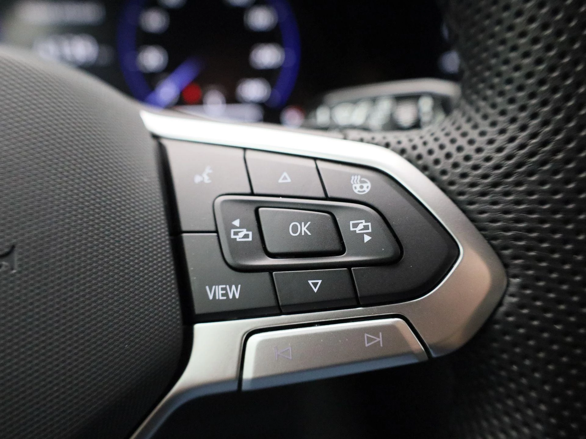 Volkswagen-Touareg-image-20