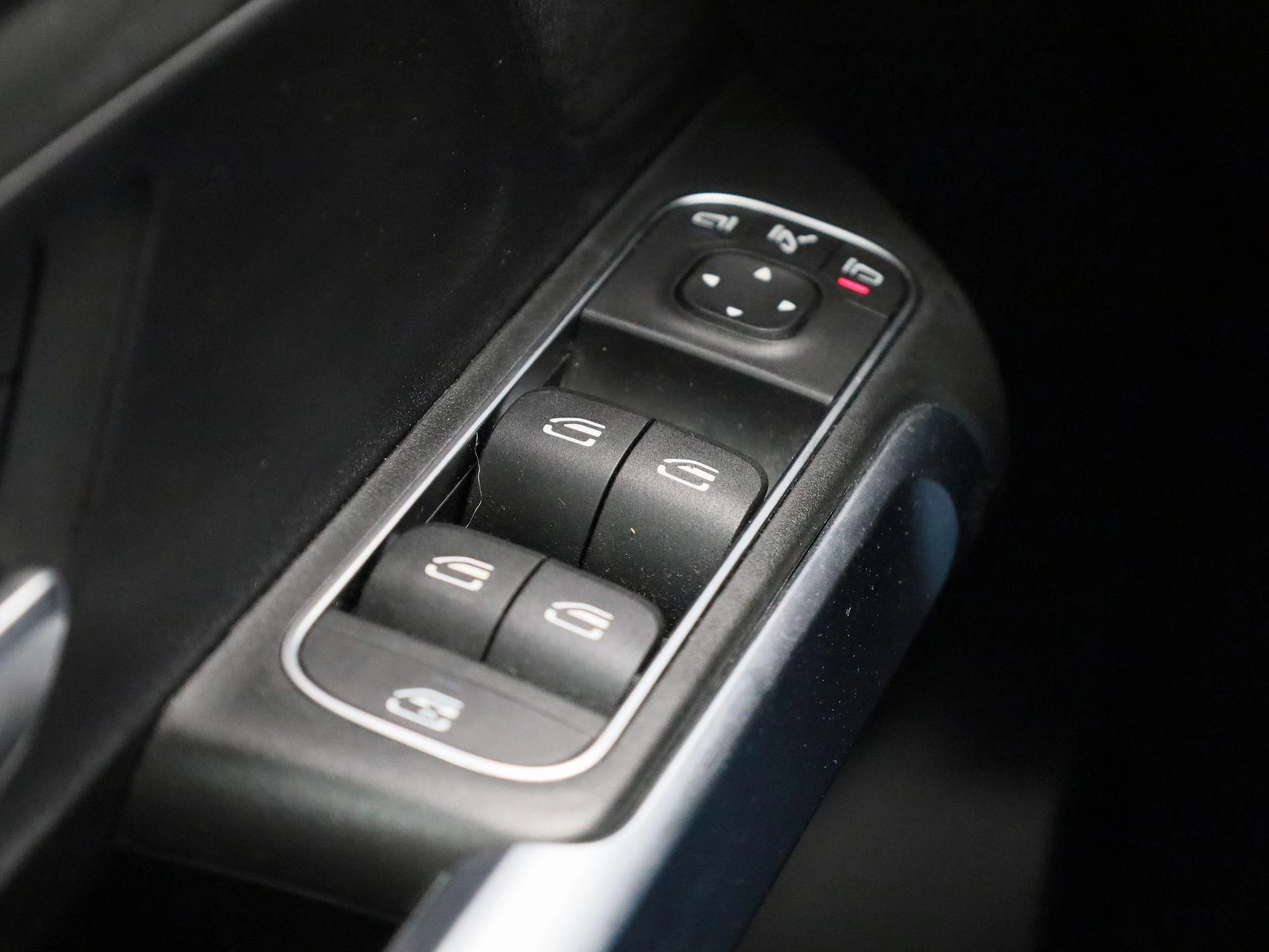Mercedes-Benz-GLB-image-31