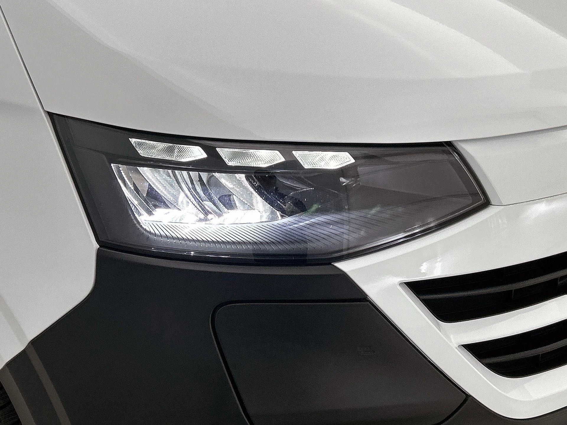 Volkswagen-e-Transporter-image-31