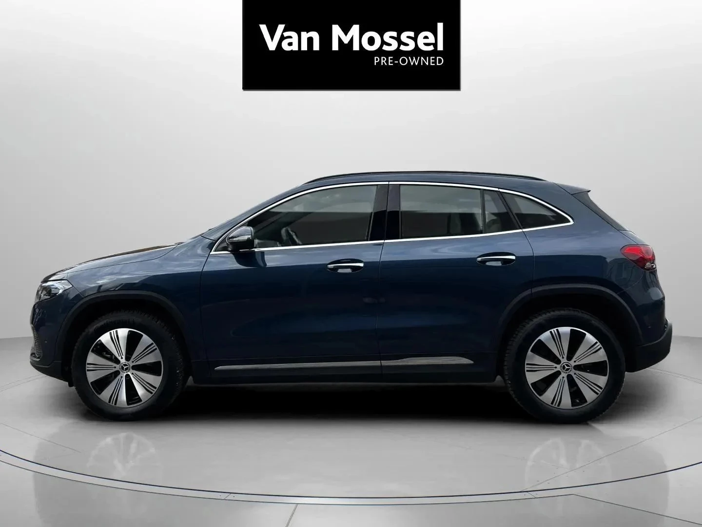 Mercedes-Benz-EQA-image-7