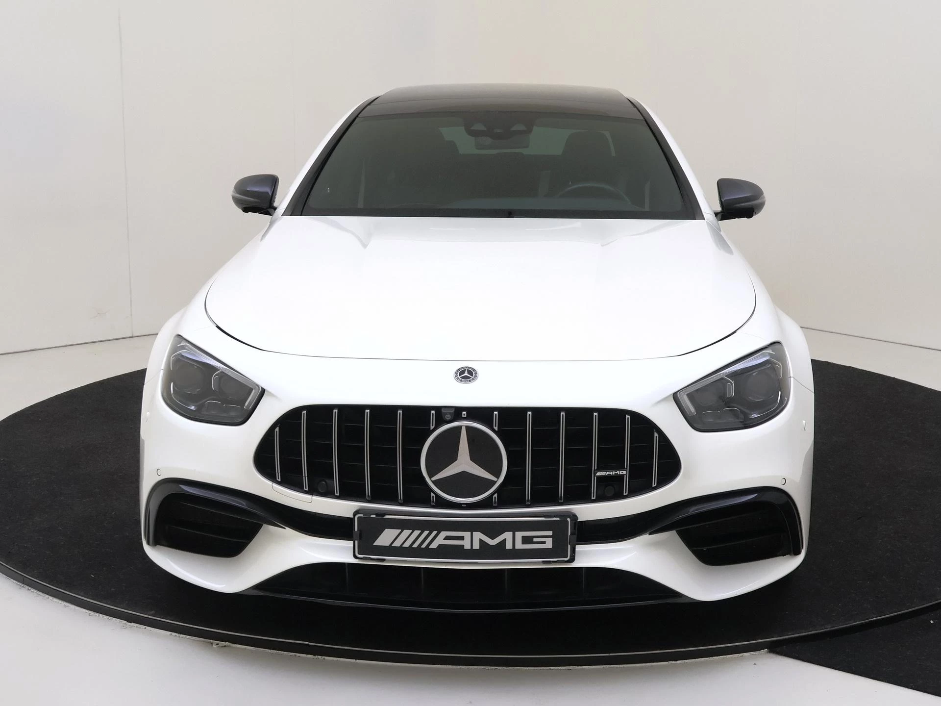 Mercedes-Benz-E-Klasse-image-8