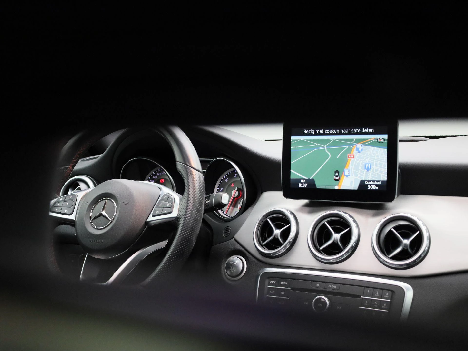 Mercedes-Benz-GLA-image-33
