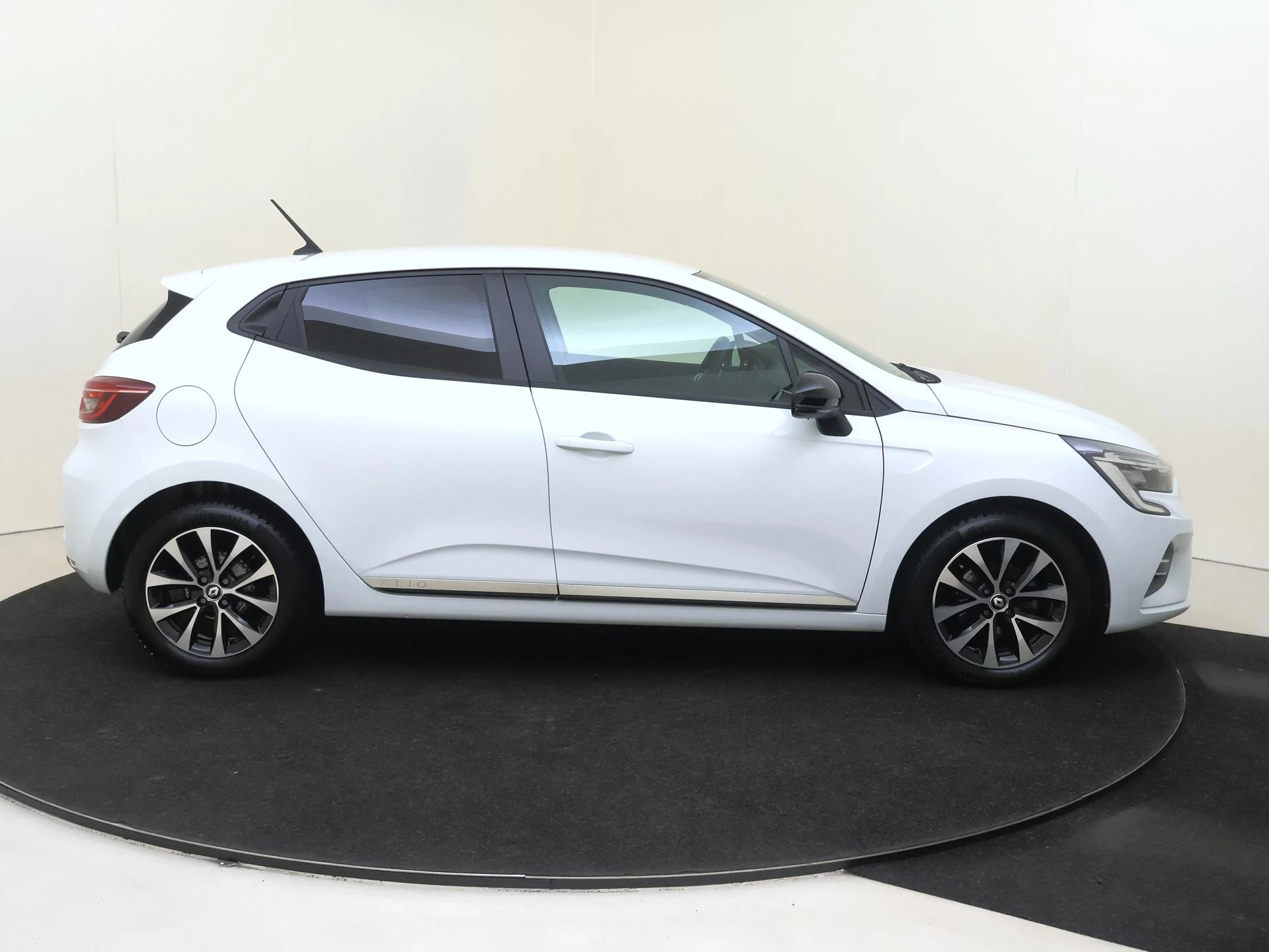 Renault-Clio-image-8