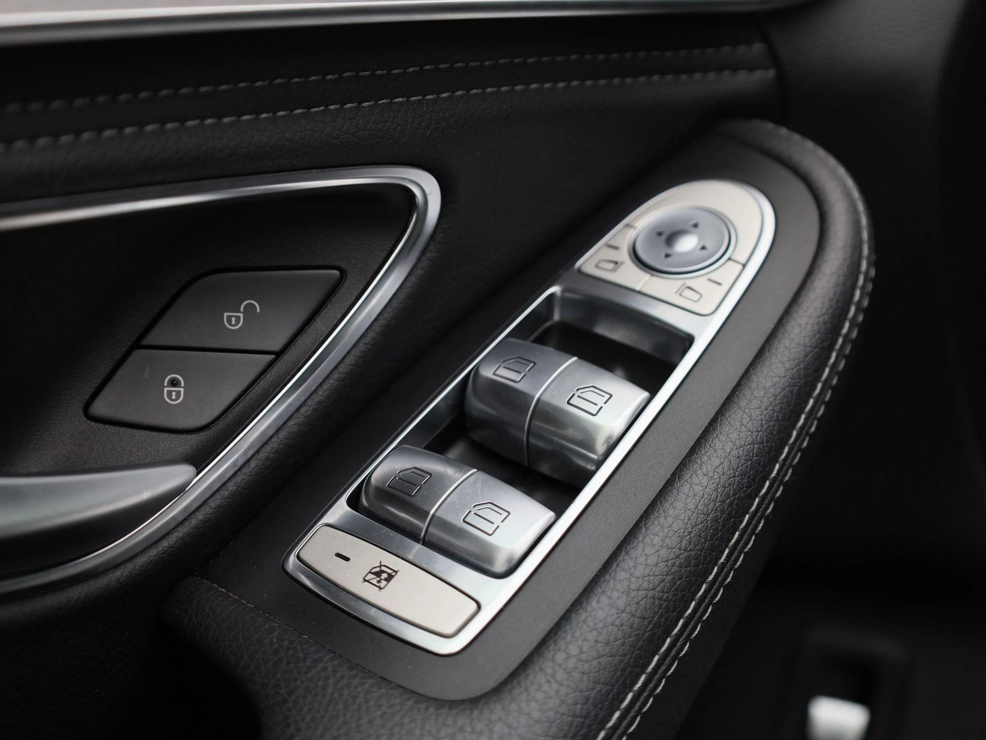 Mercedes-Benz-C-Klasse-image-26