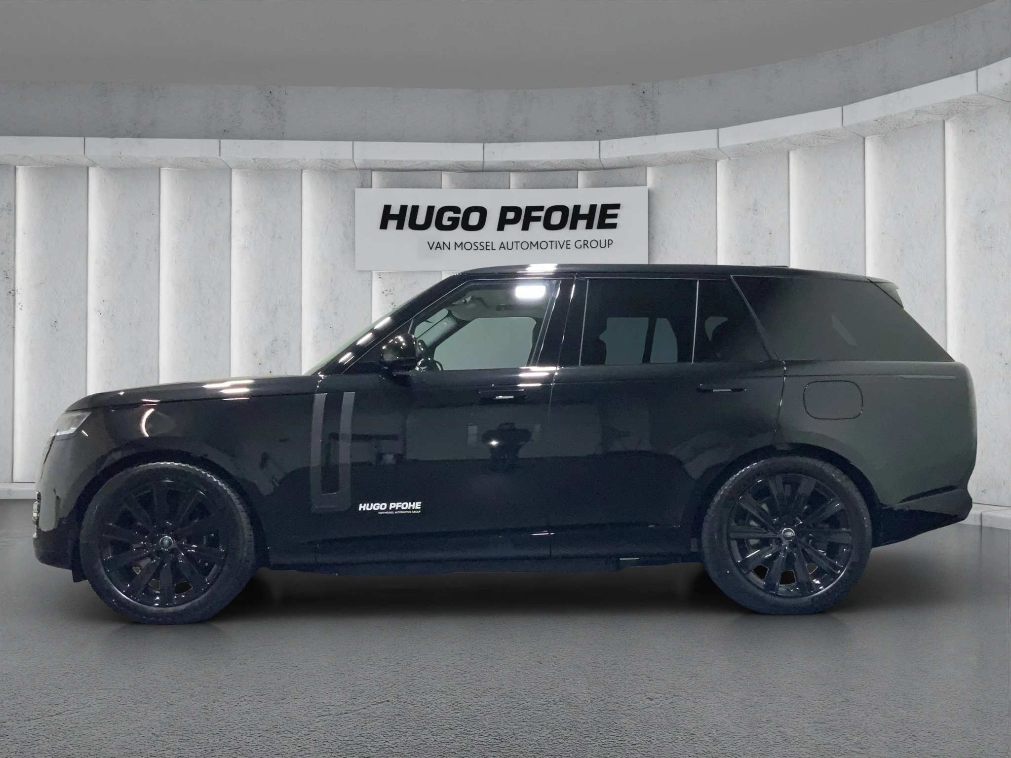 Land Rover-Range Rover-image-1