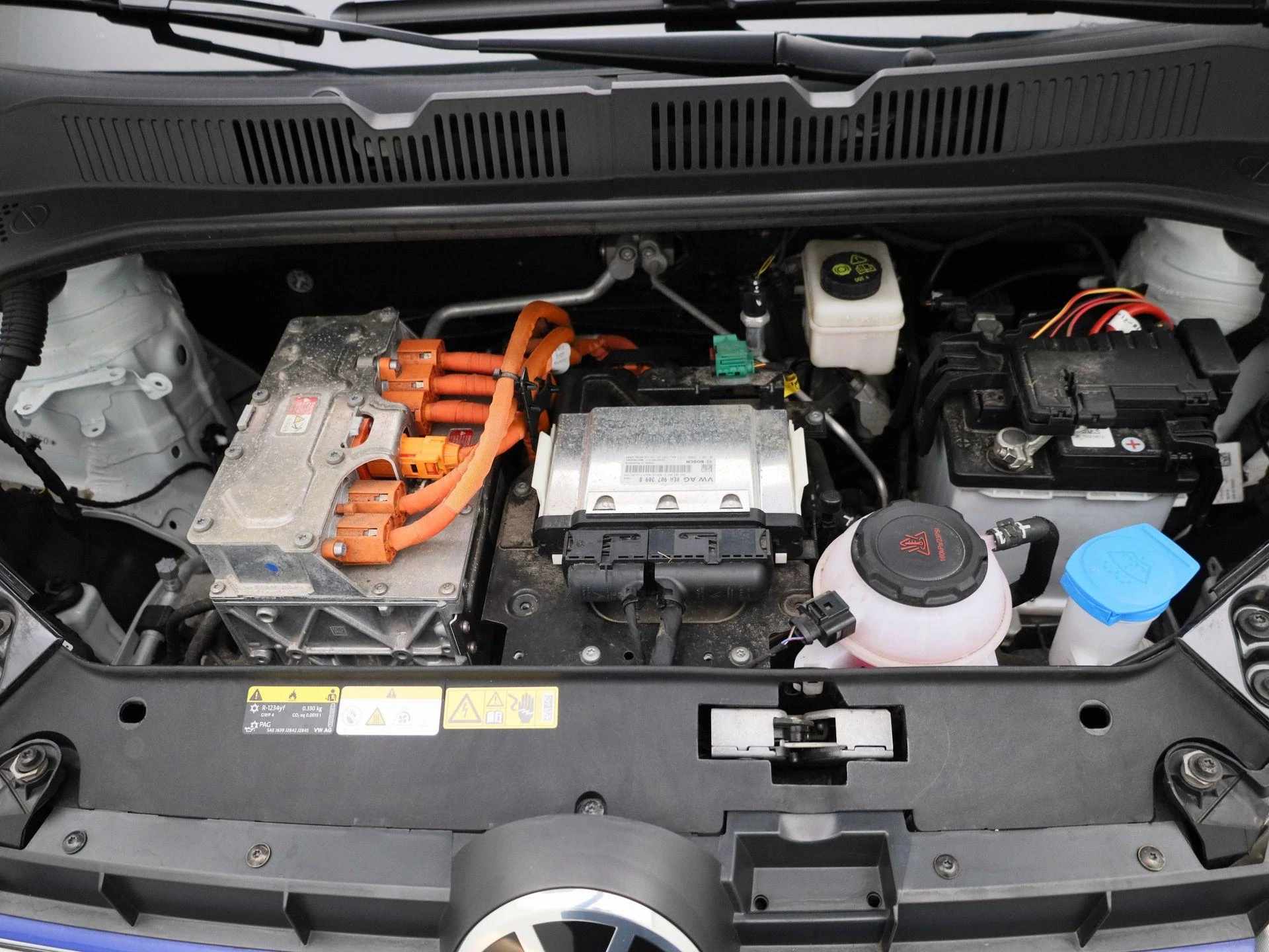 Volkswagen-e-up!-image-22