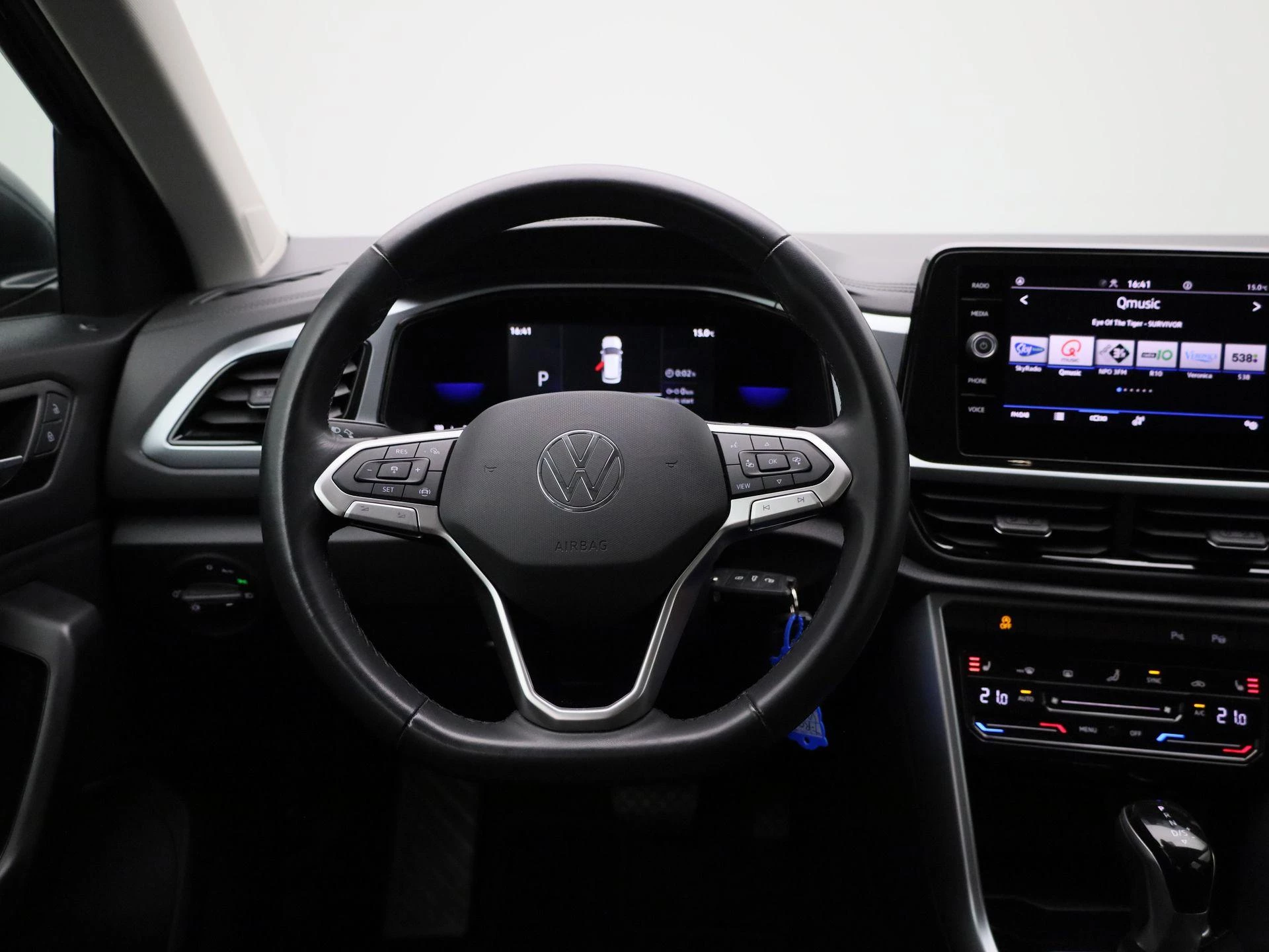 Volkswagen-T-Roc-image-6