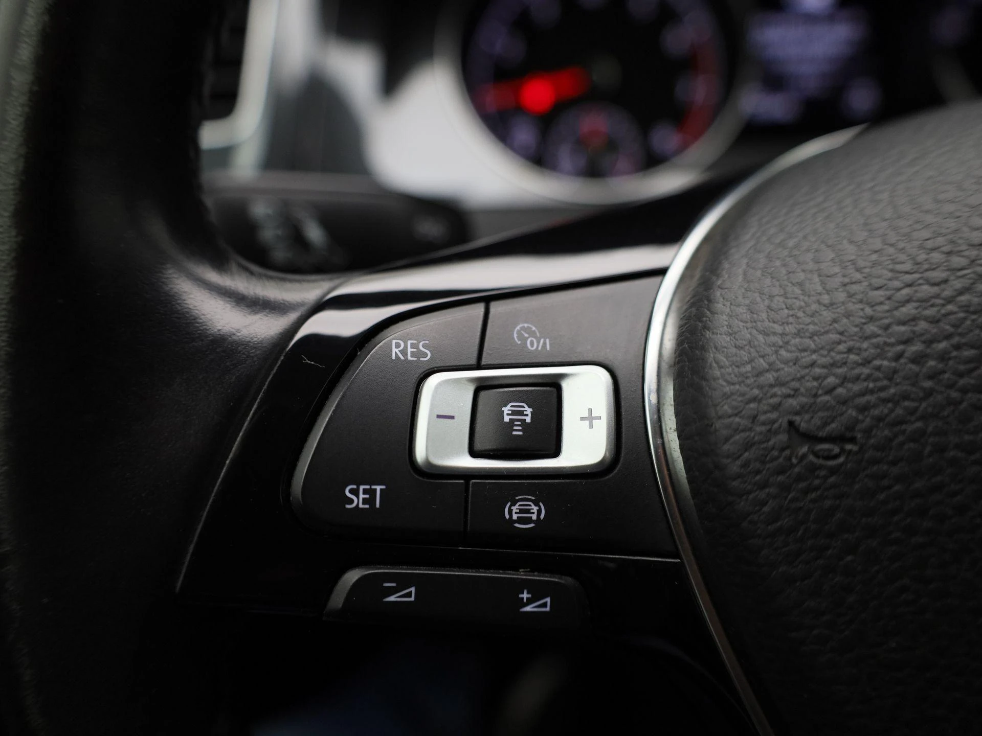 Volkswagen-Golf-image-17