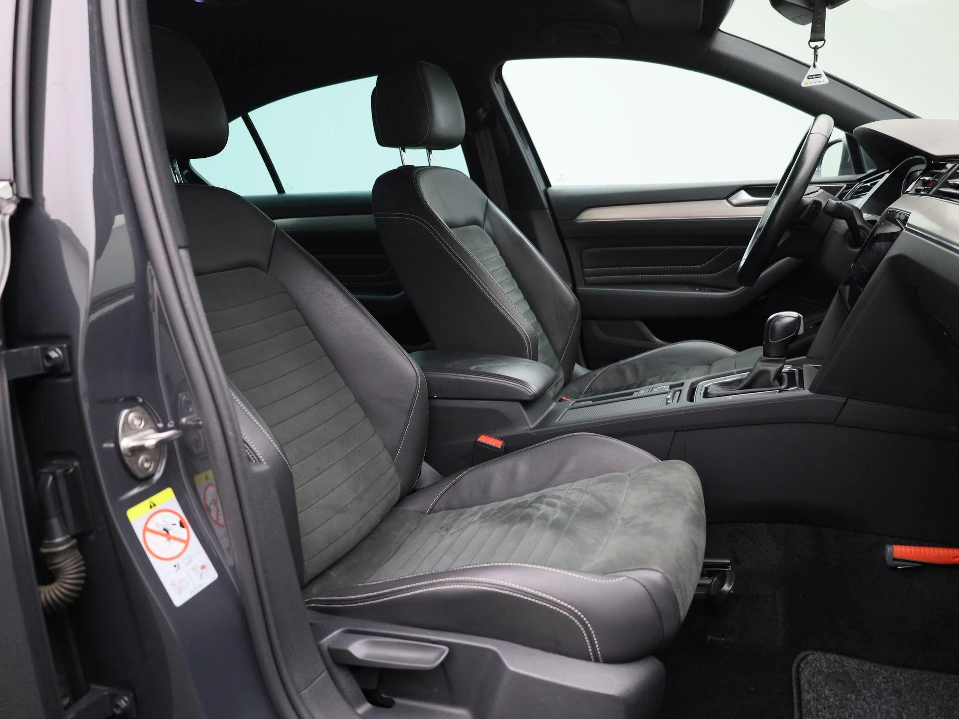 Volkswagen-Passat-image-33