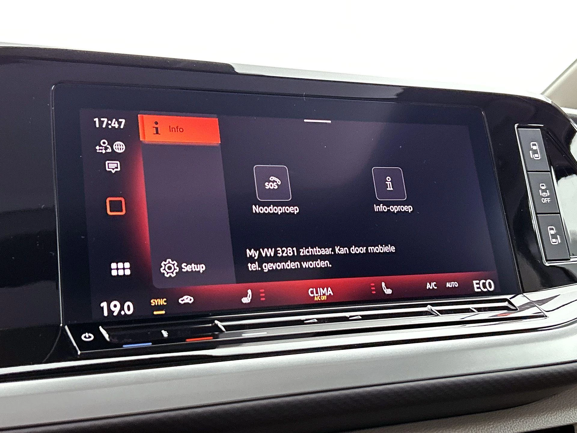 Volkswagen-Multivan-image-12