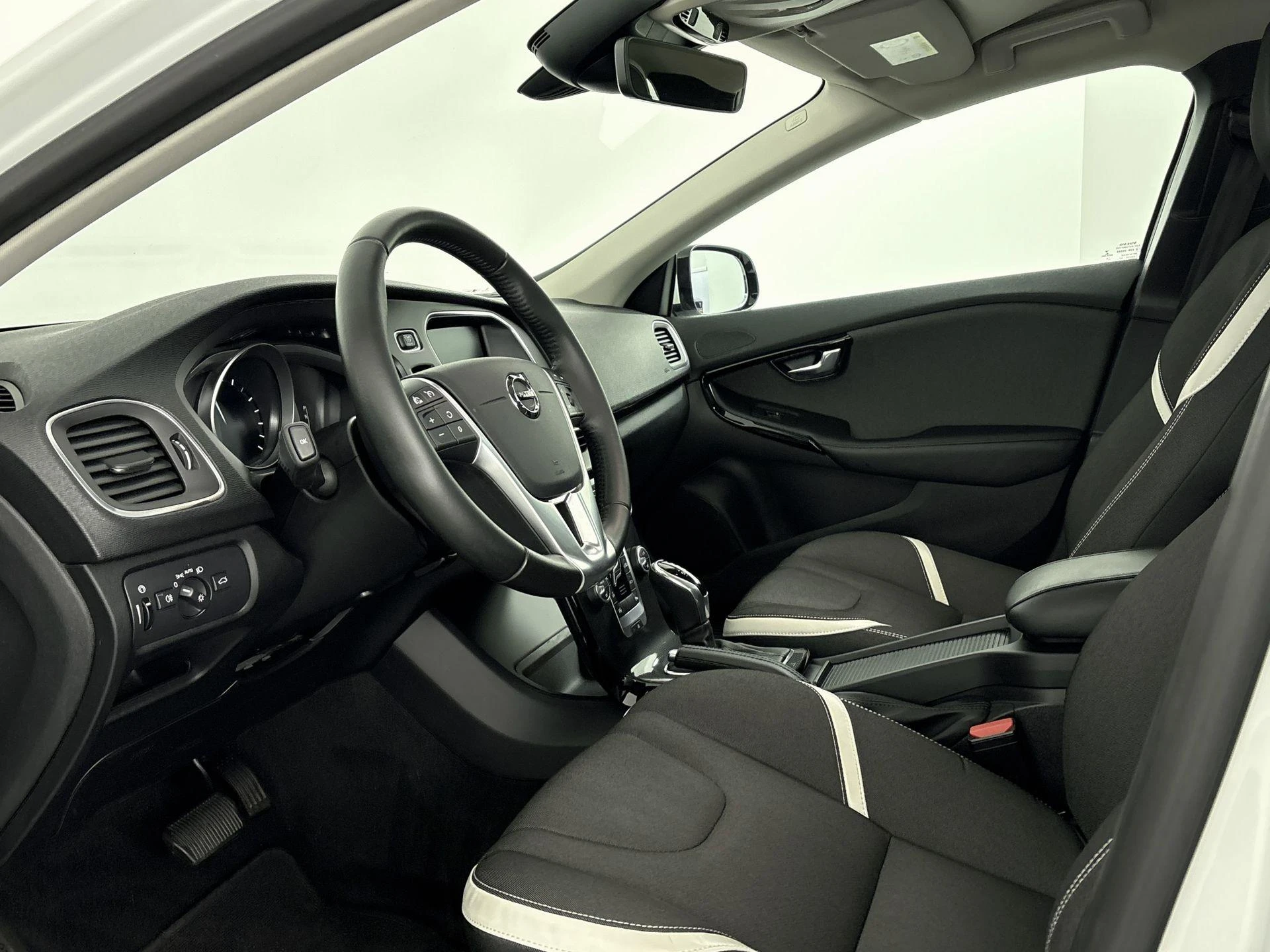Volvo-V40-image-15