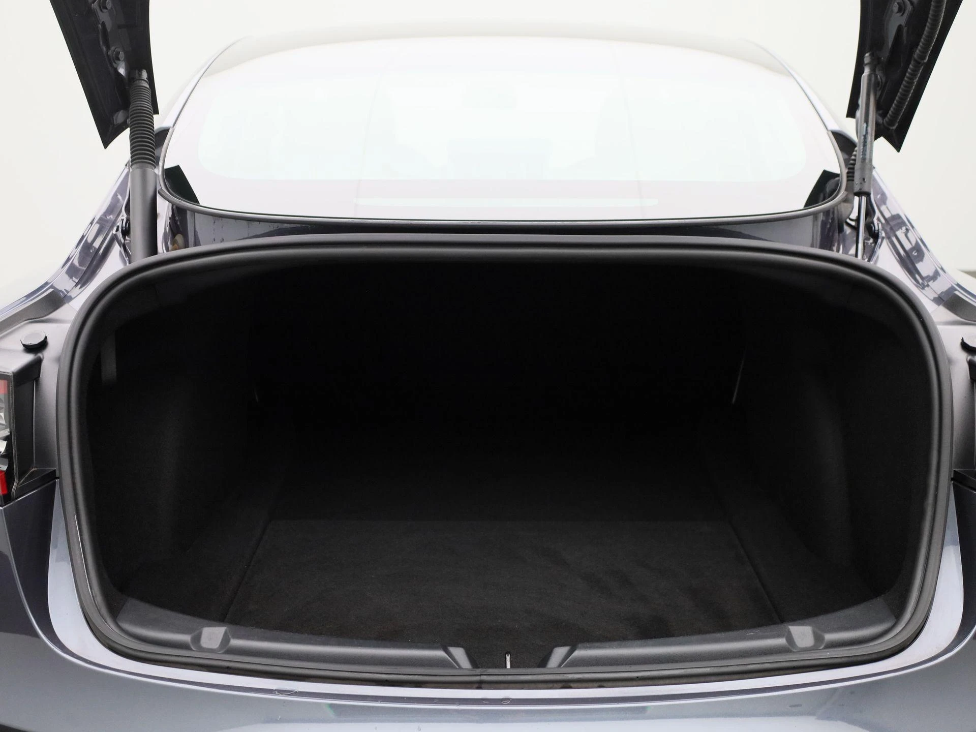 Tesla-Model 3-image-11