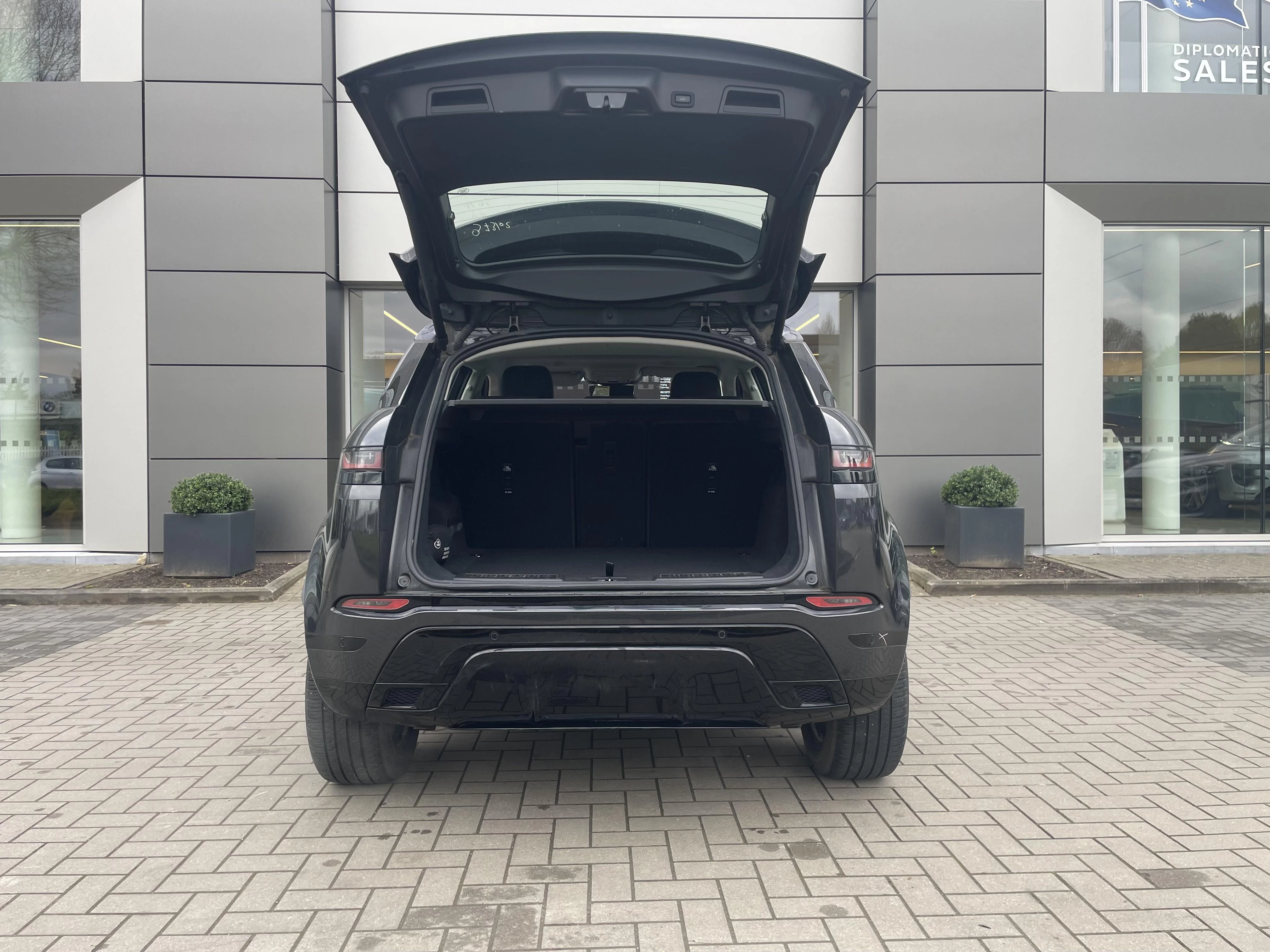 Land Rover Range Rover Evoque P300e R-Dynamic HSE