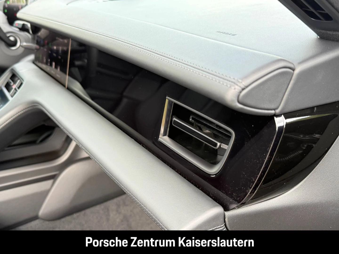 Porsche Taycan Black Edition InnoDrive HA-Lenkung HeadUp black edition