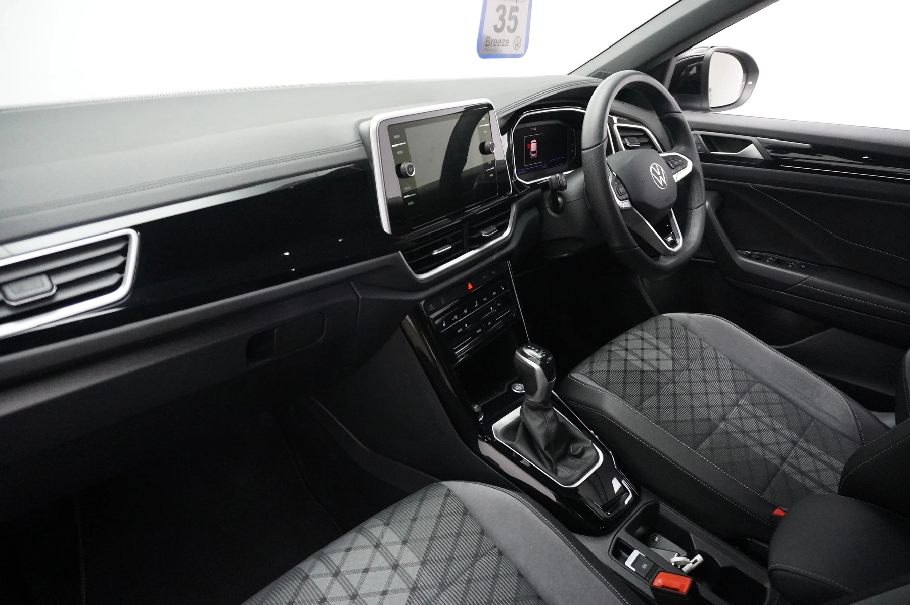 Volkswagen-T-Roc-image-1
