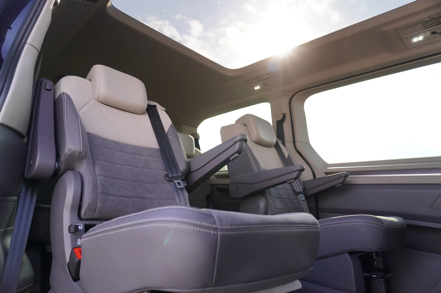 Volkswagen-Multivan-image-32