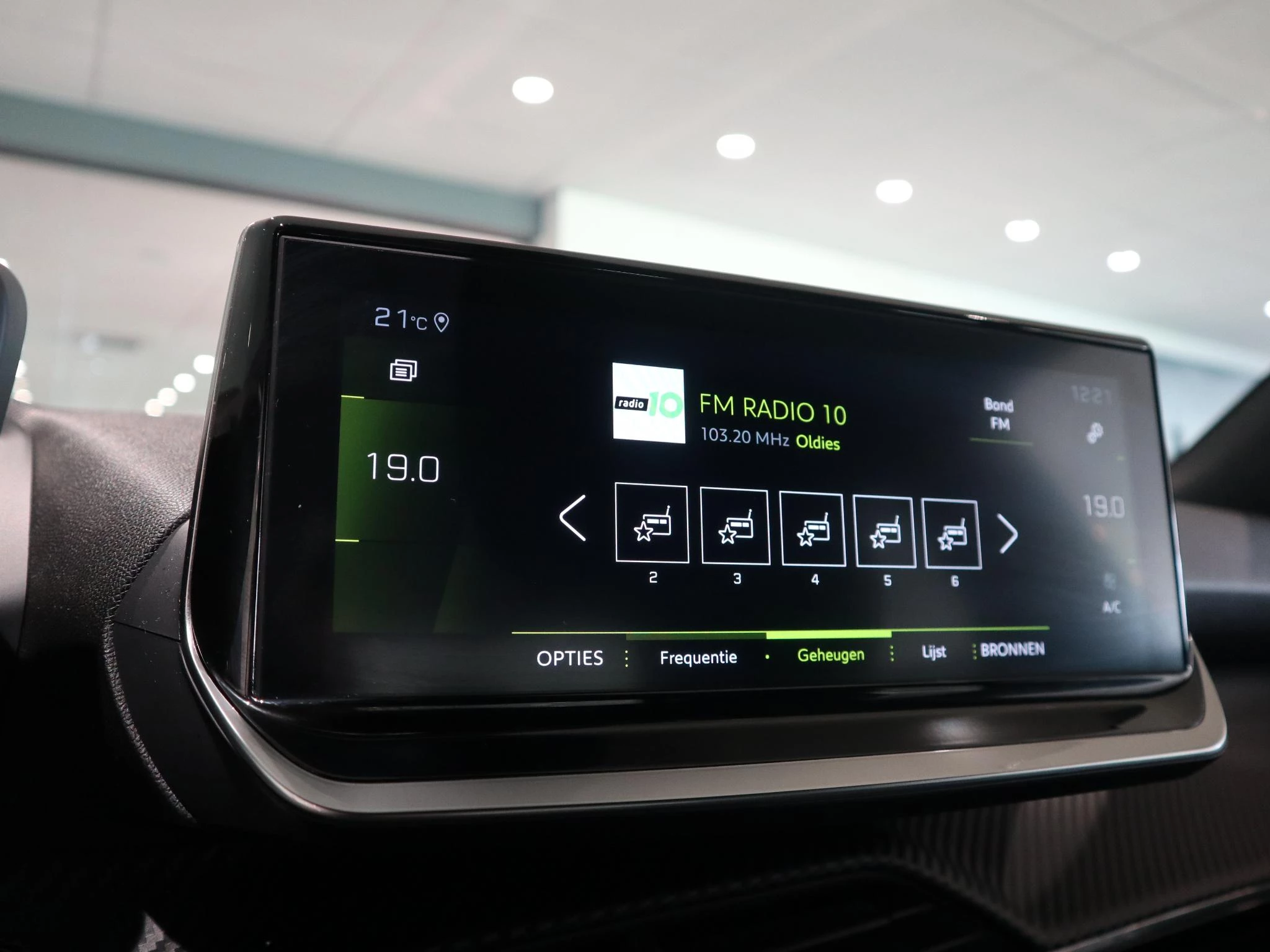 Peugeot-2008-image-12