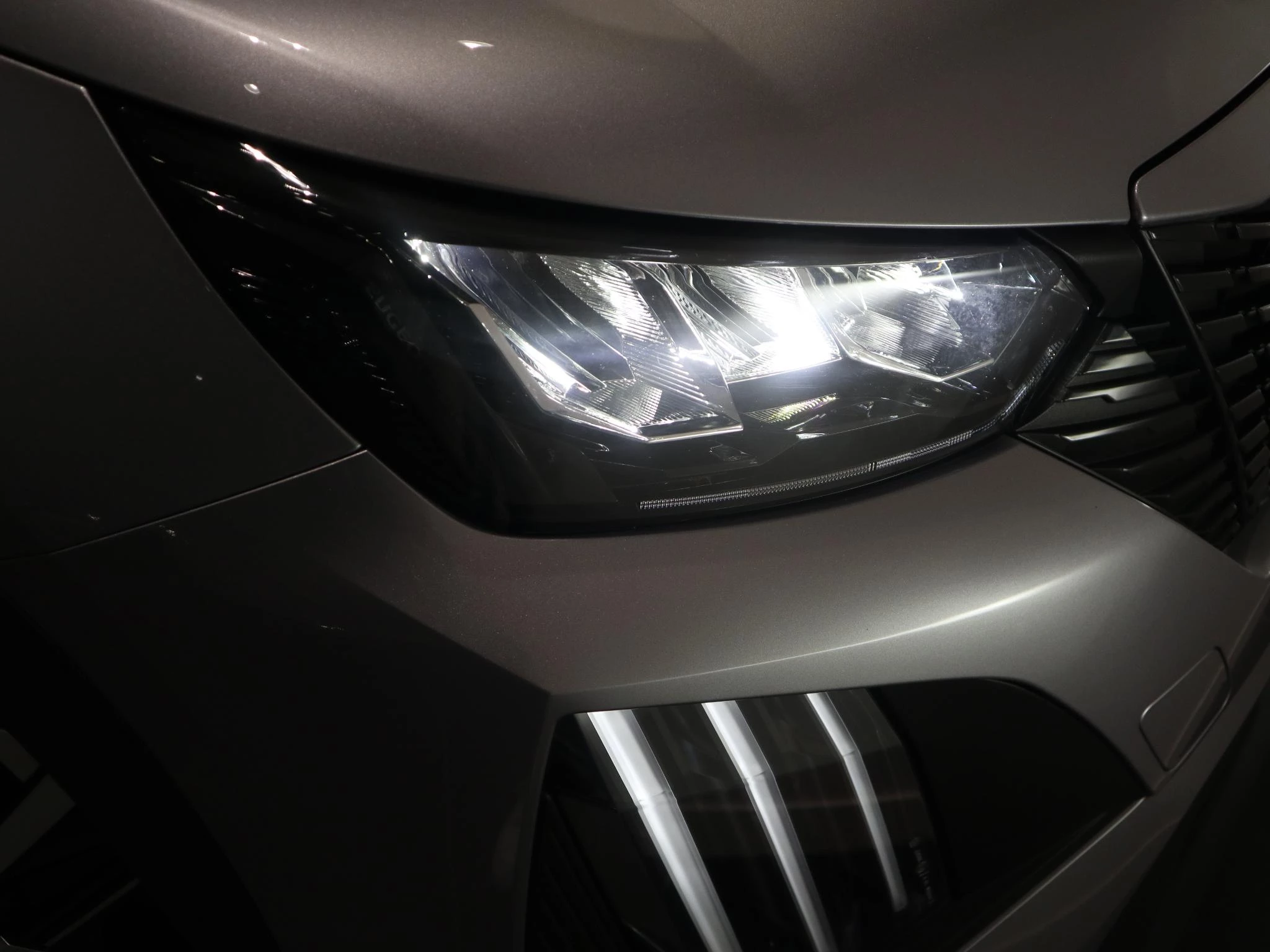 Peugeot-e-2008-image-24