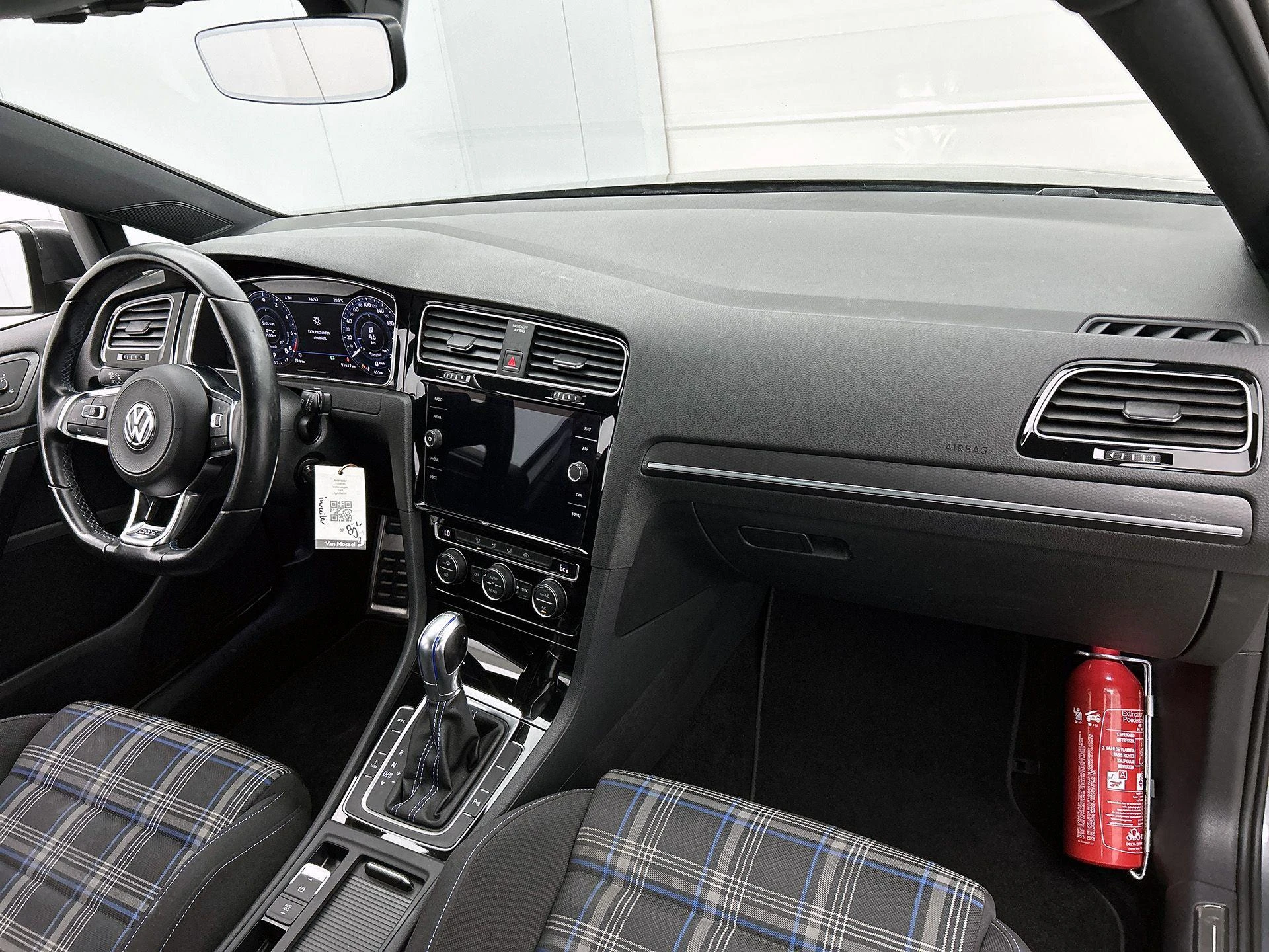 Volkswagen-Golf-image-15